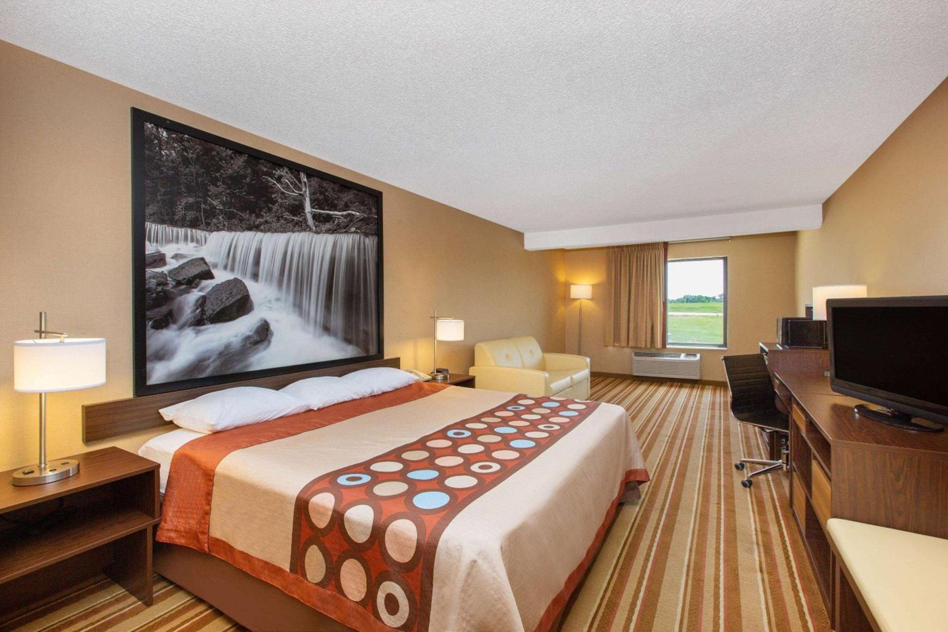 Super 8 by Wyndham Salina I-70 photo 30