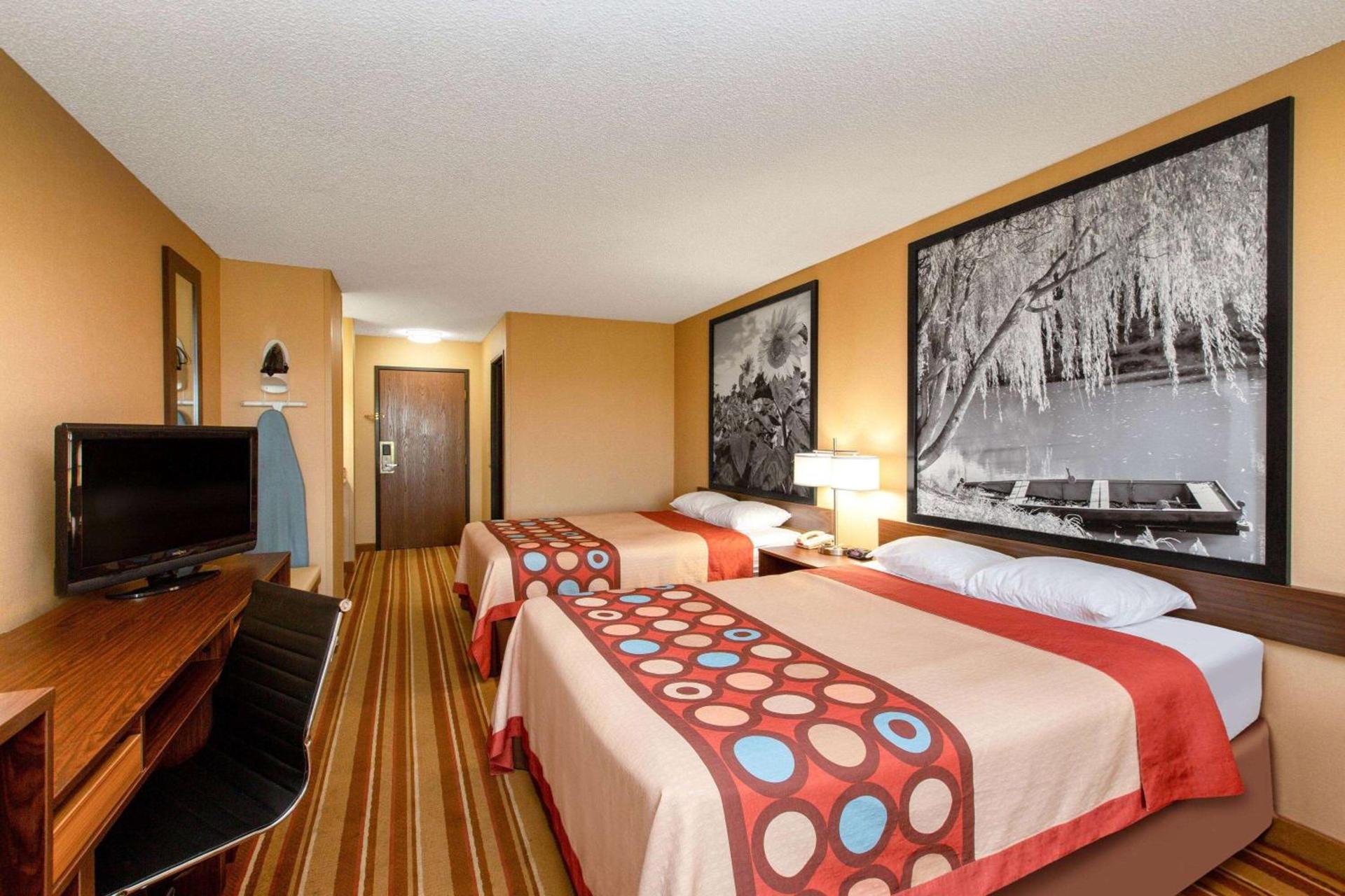Super 8 by Wyndham Salina I-70 photo 29