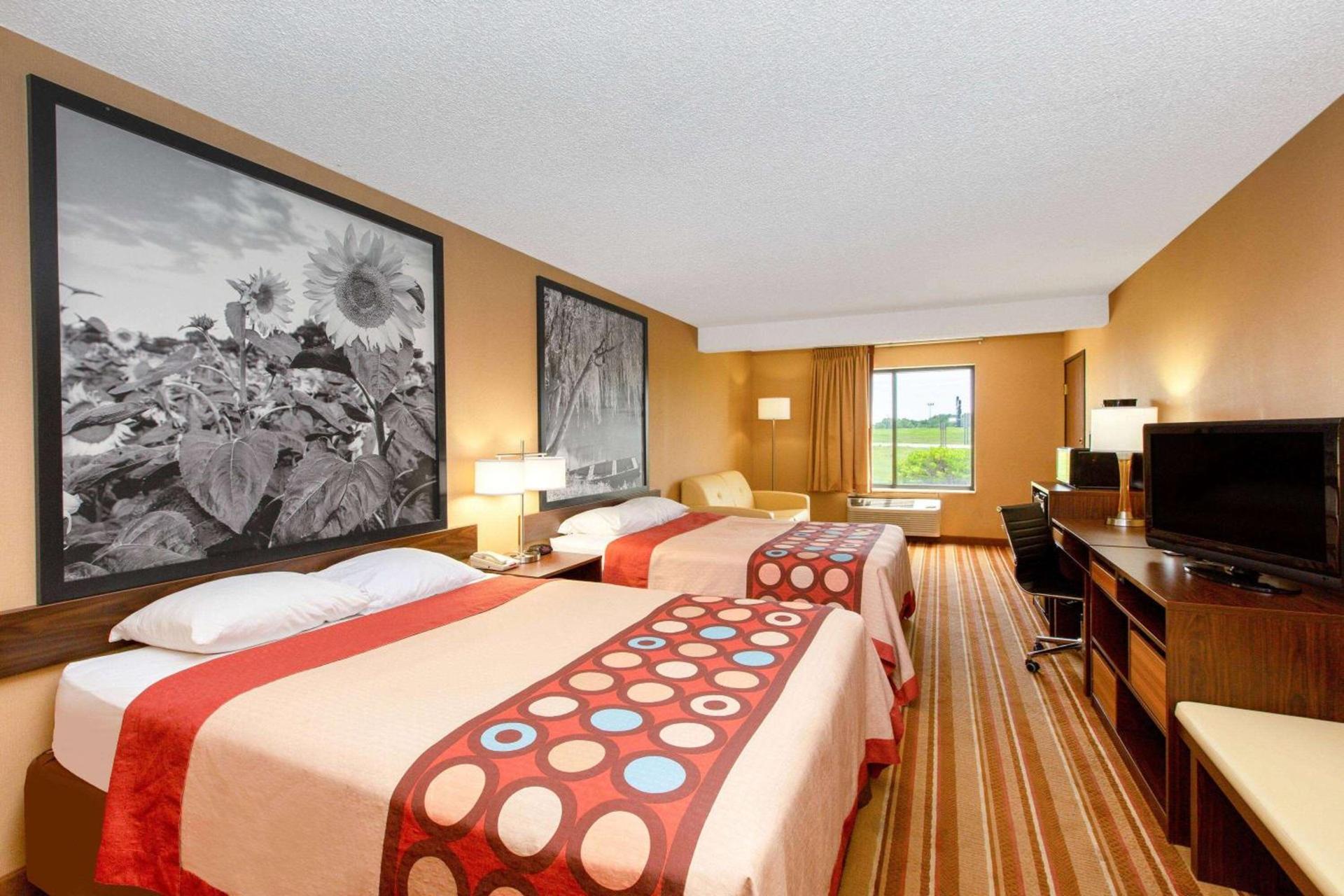 Super 8 by Wyndham Salina I-70 photo 28