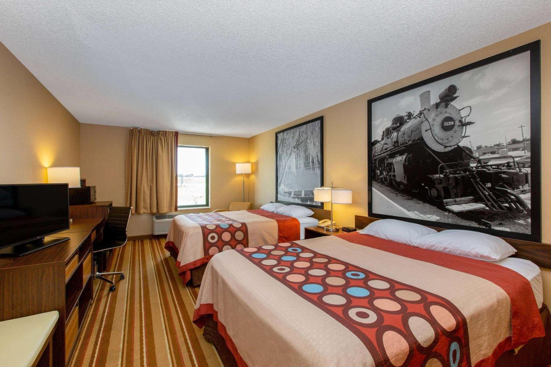 Super 8 by Wyndham Salina I-70 photo 25