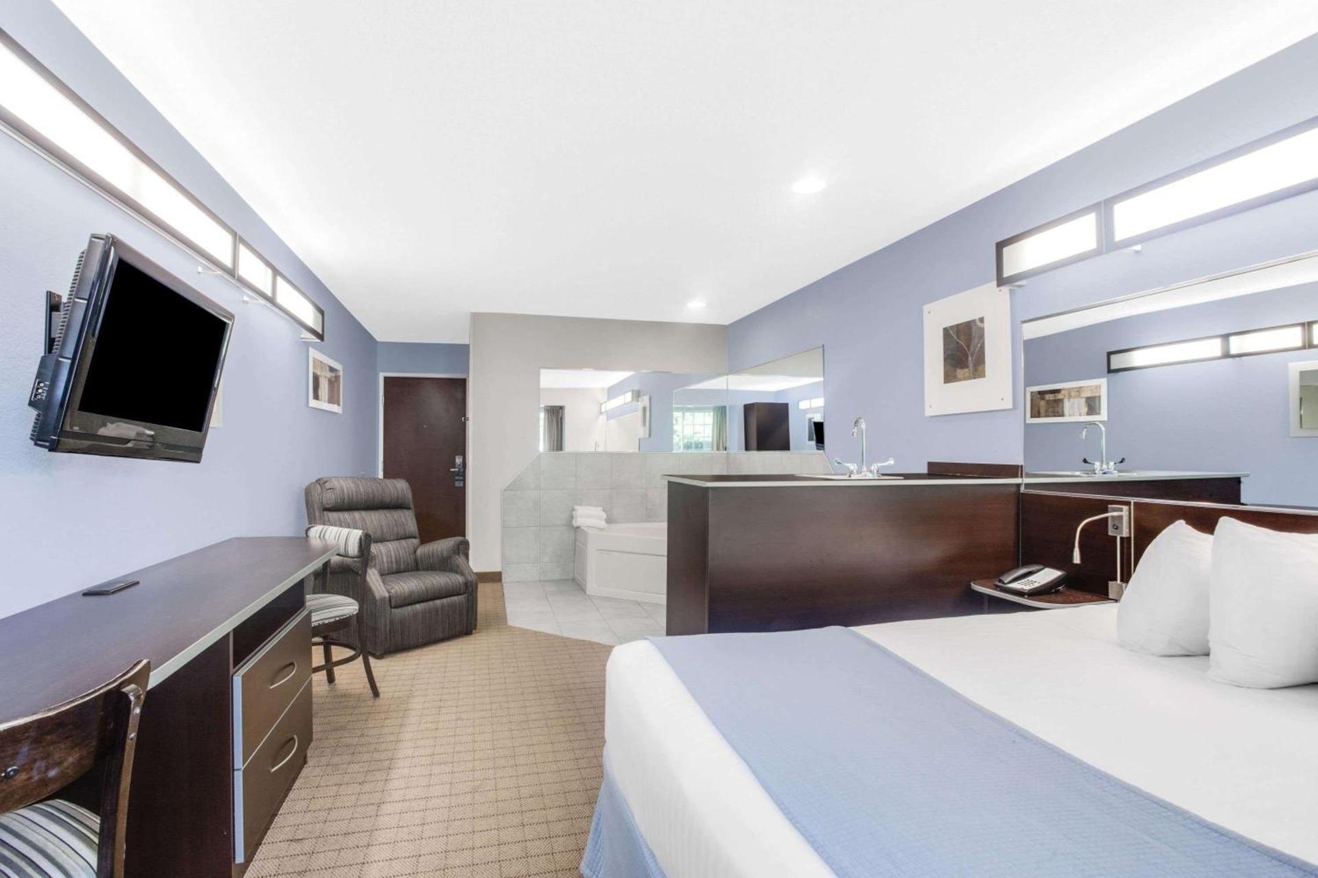 Microtel Inn & Suites Bath photo 5