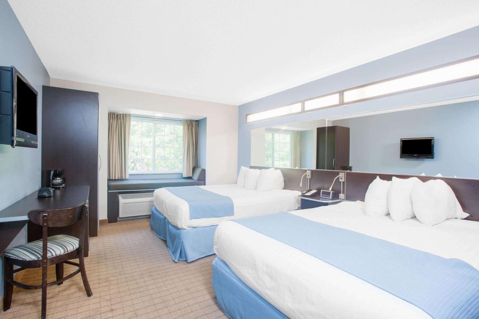 Microtel Inn & Suites Bath photo 11