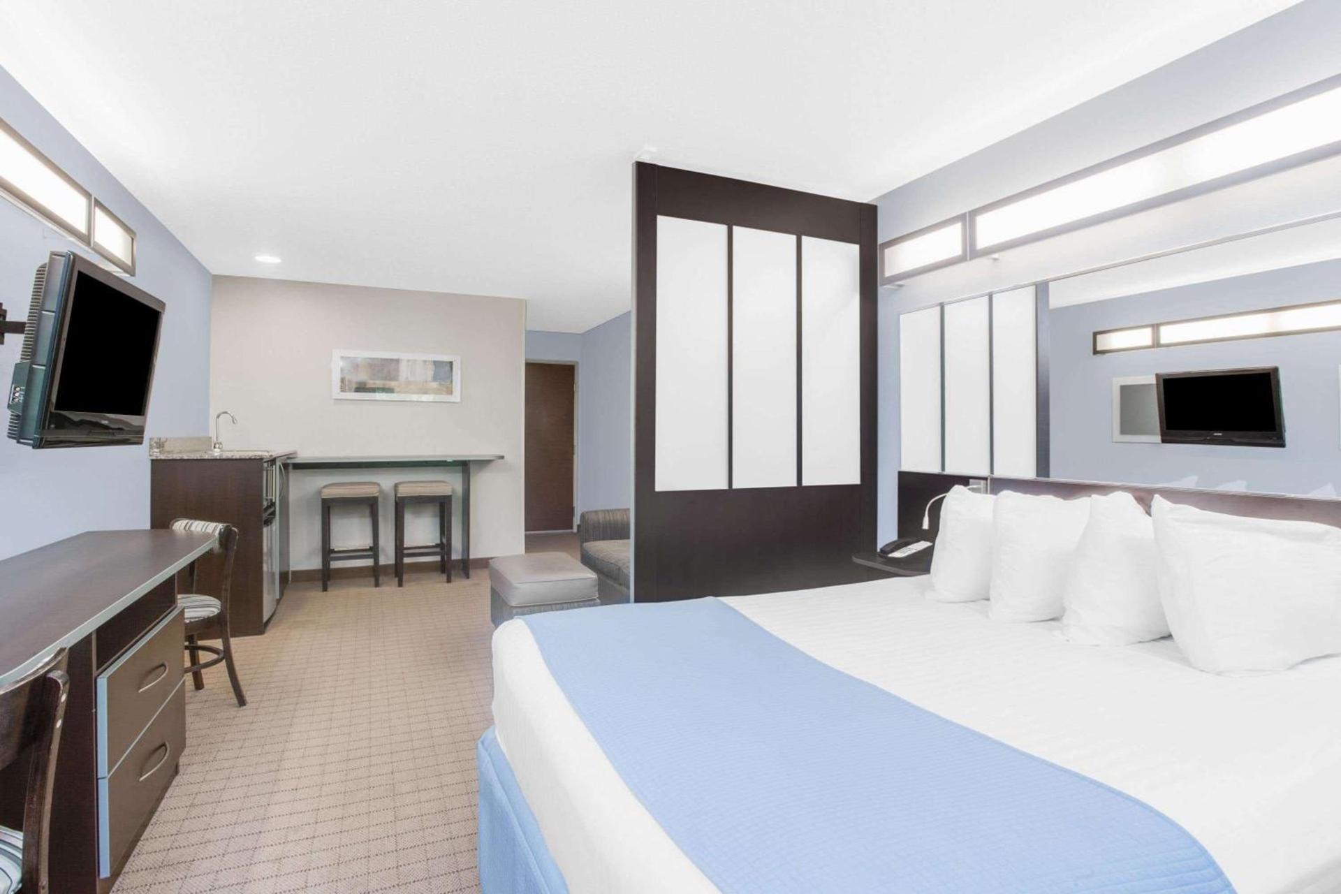 Microtel Inn & Suites Bath photo 12