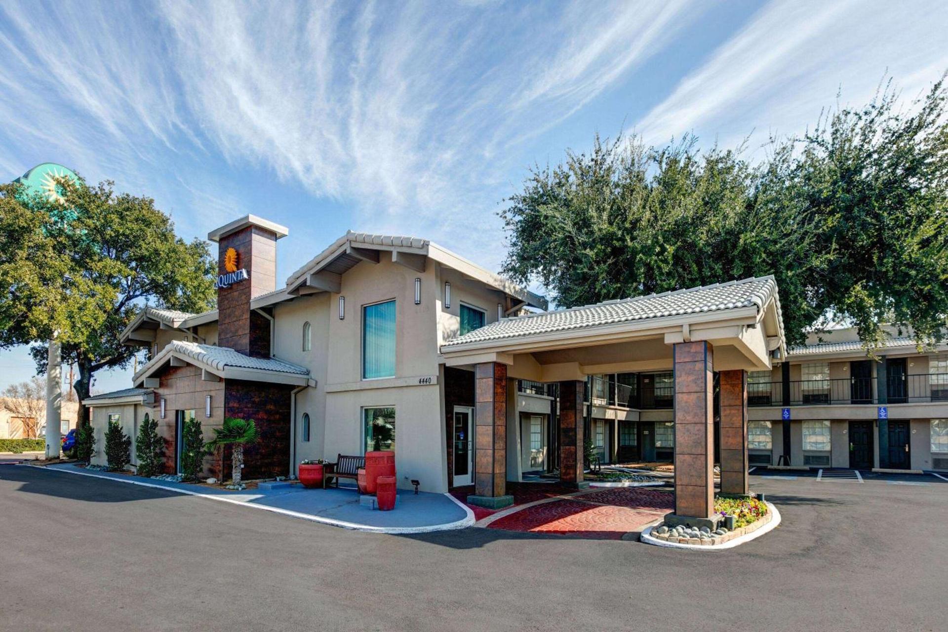La Quinta Inn by Wyndham Dallas Uptown photo 4