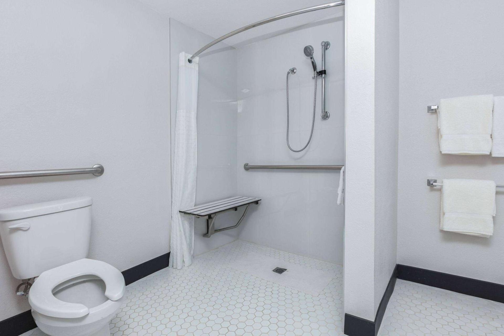 La Quinta Inn by Wyndham Dallas Uptown photo 24