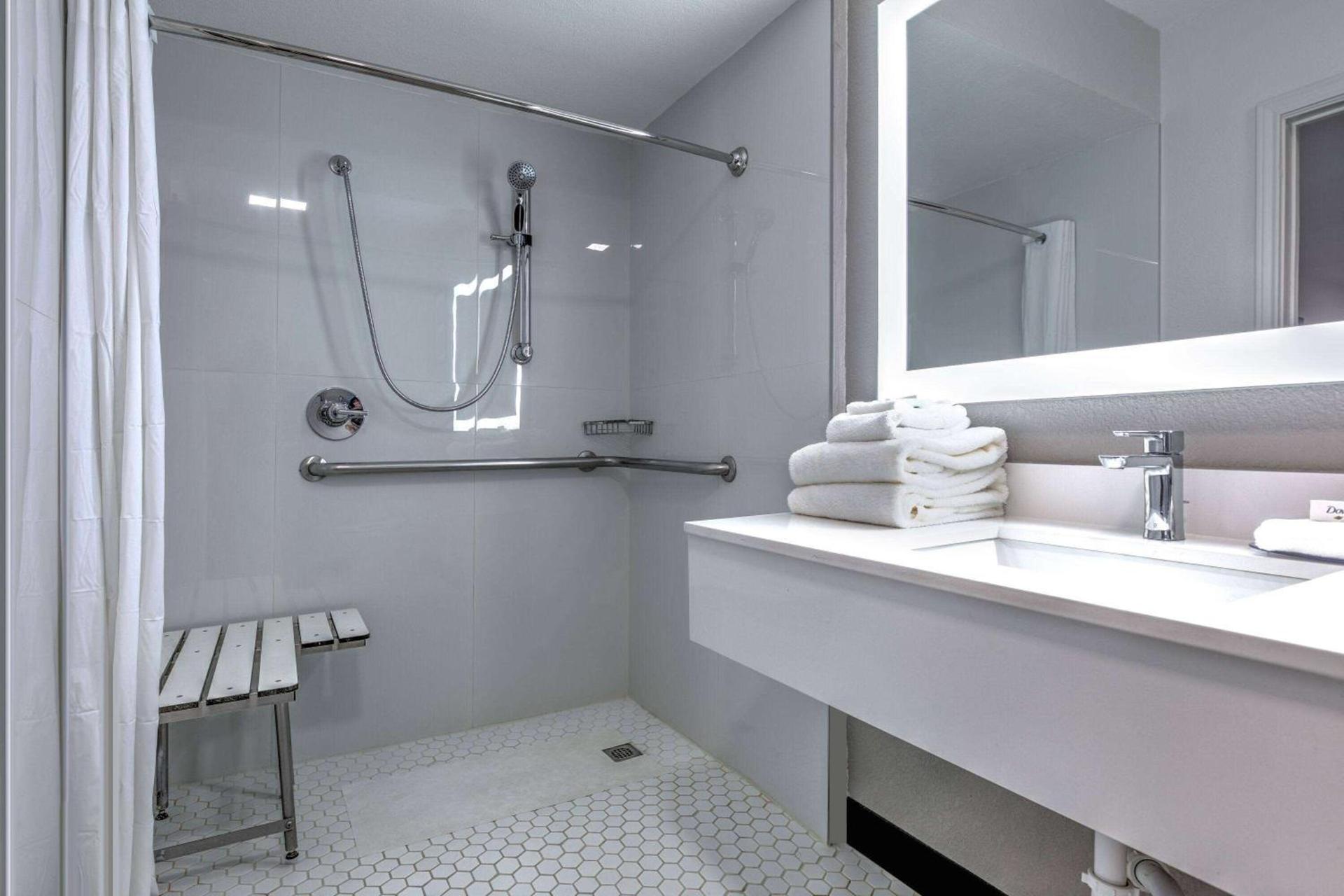 La Quinta Inn by Wyndham Dallas Uptown photo 20