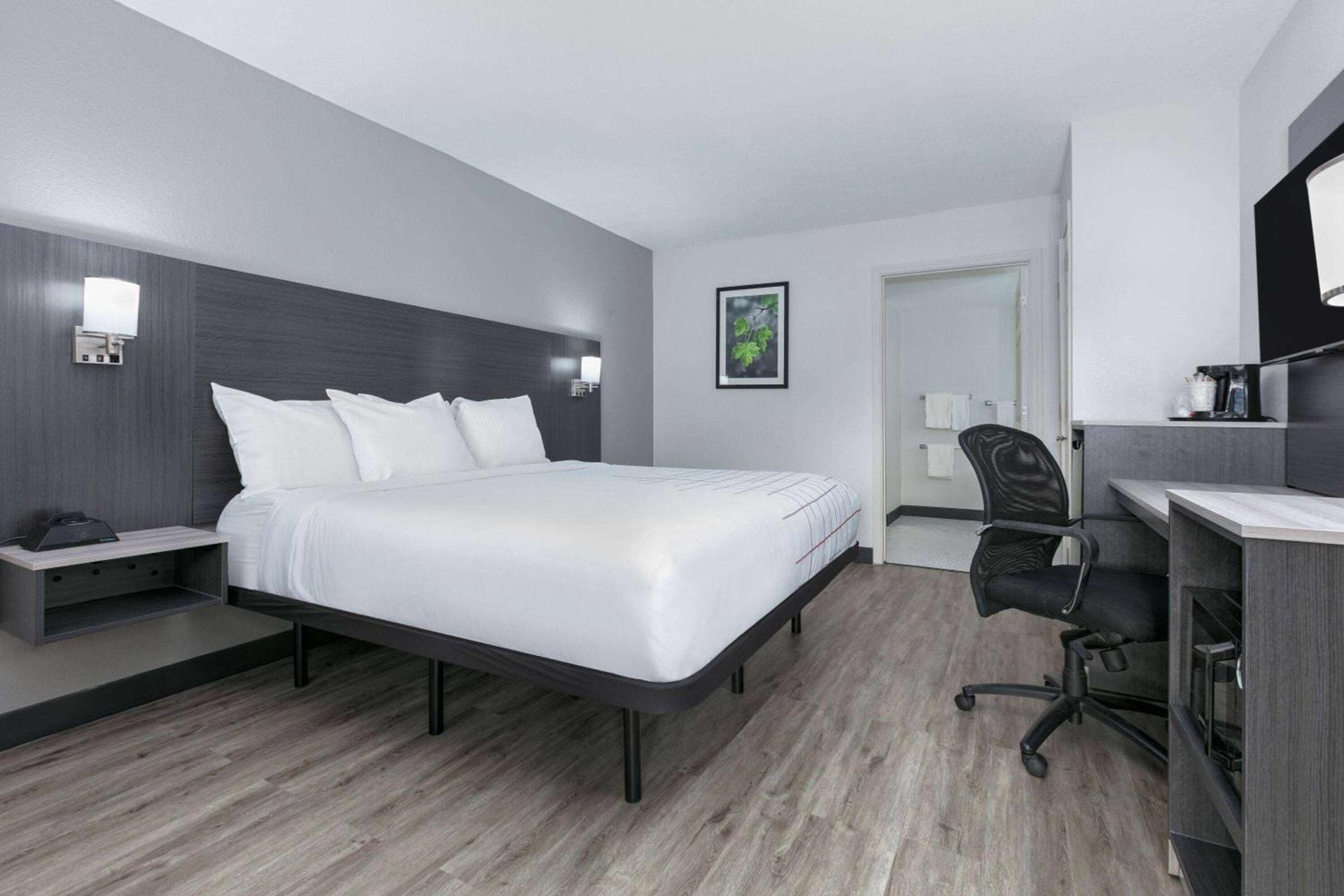 La Quinta Inn by Wyndham Dallas Uptown photo 5