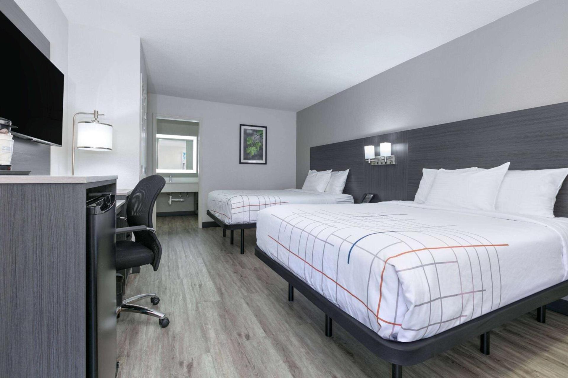La Quinta Inn by Wyndham Dallas Uptown photo 6