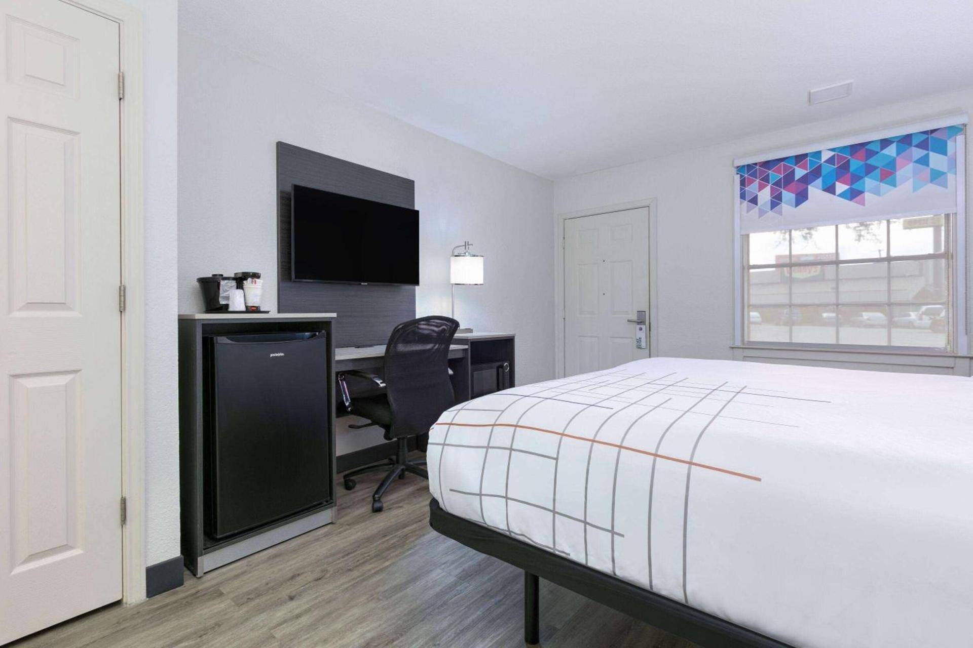 La Quinta Inn by Wyndham Dallas Uptown photo 12