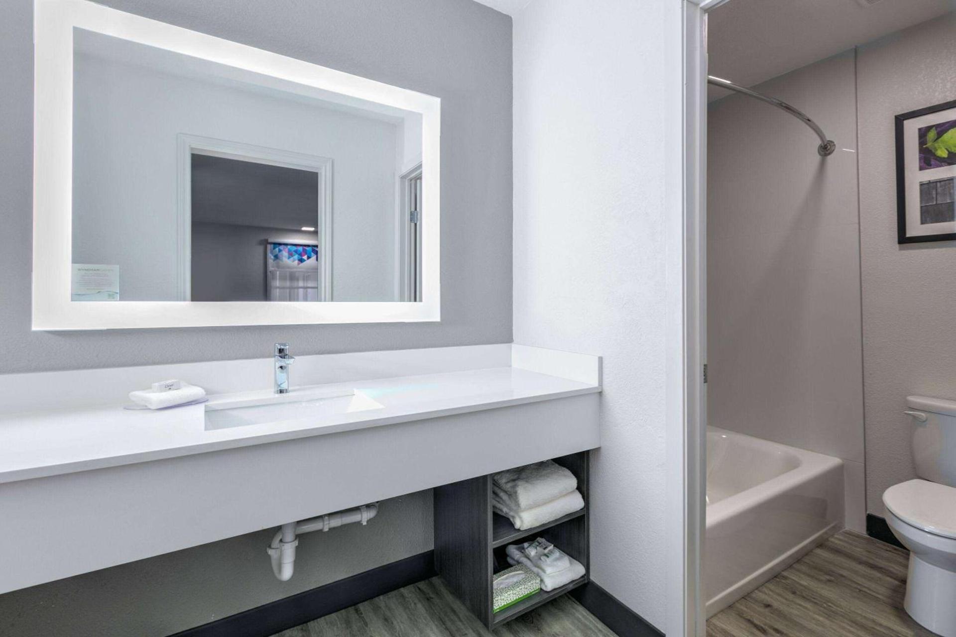 La Quinta Inn by Wyndham Dallas Uptown photo 16