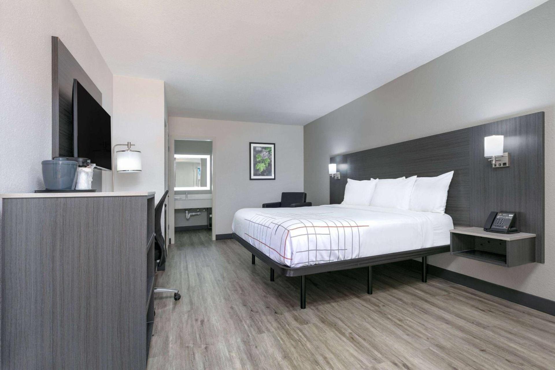 La Quinta Inn by Wyndham Dallas Uptown photo 9