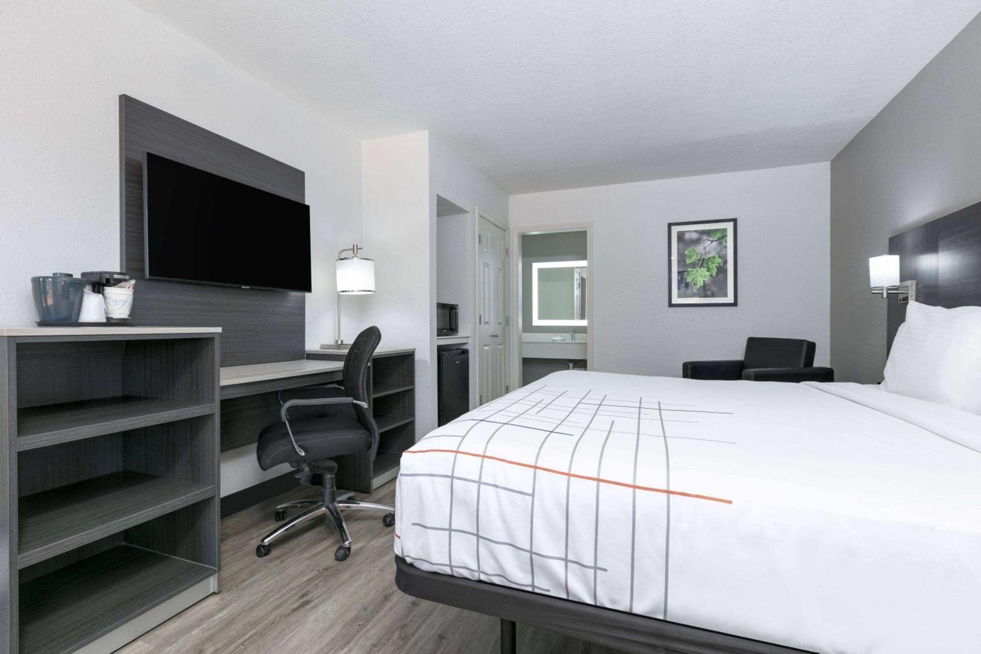 La Quinta Inn by Wyndham Dallas Uptown photo 23
