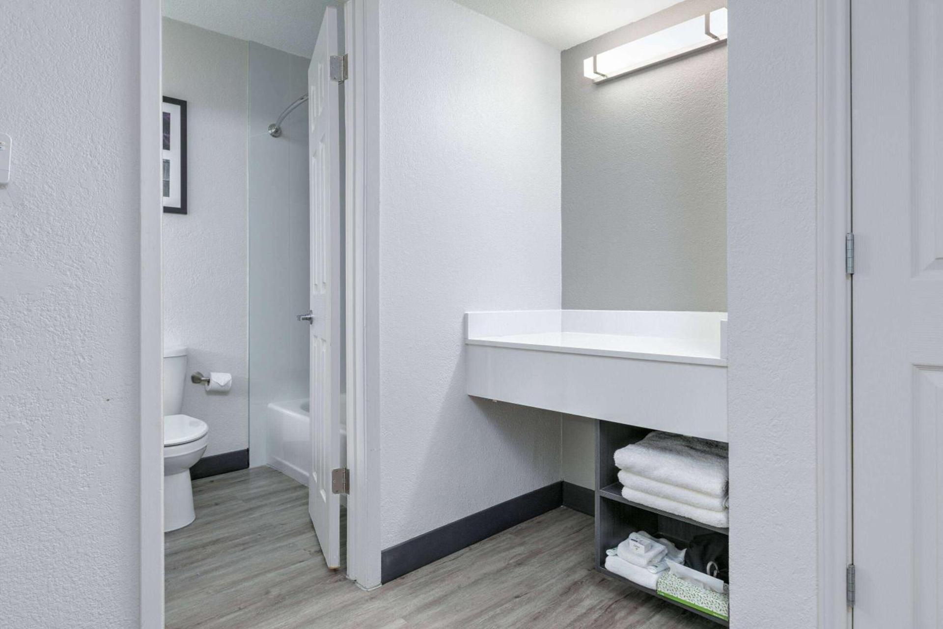 La Quinta Inn by Wyndham Dallas Uptown photo 21