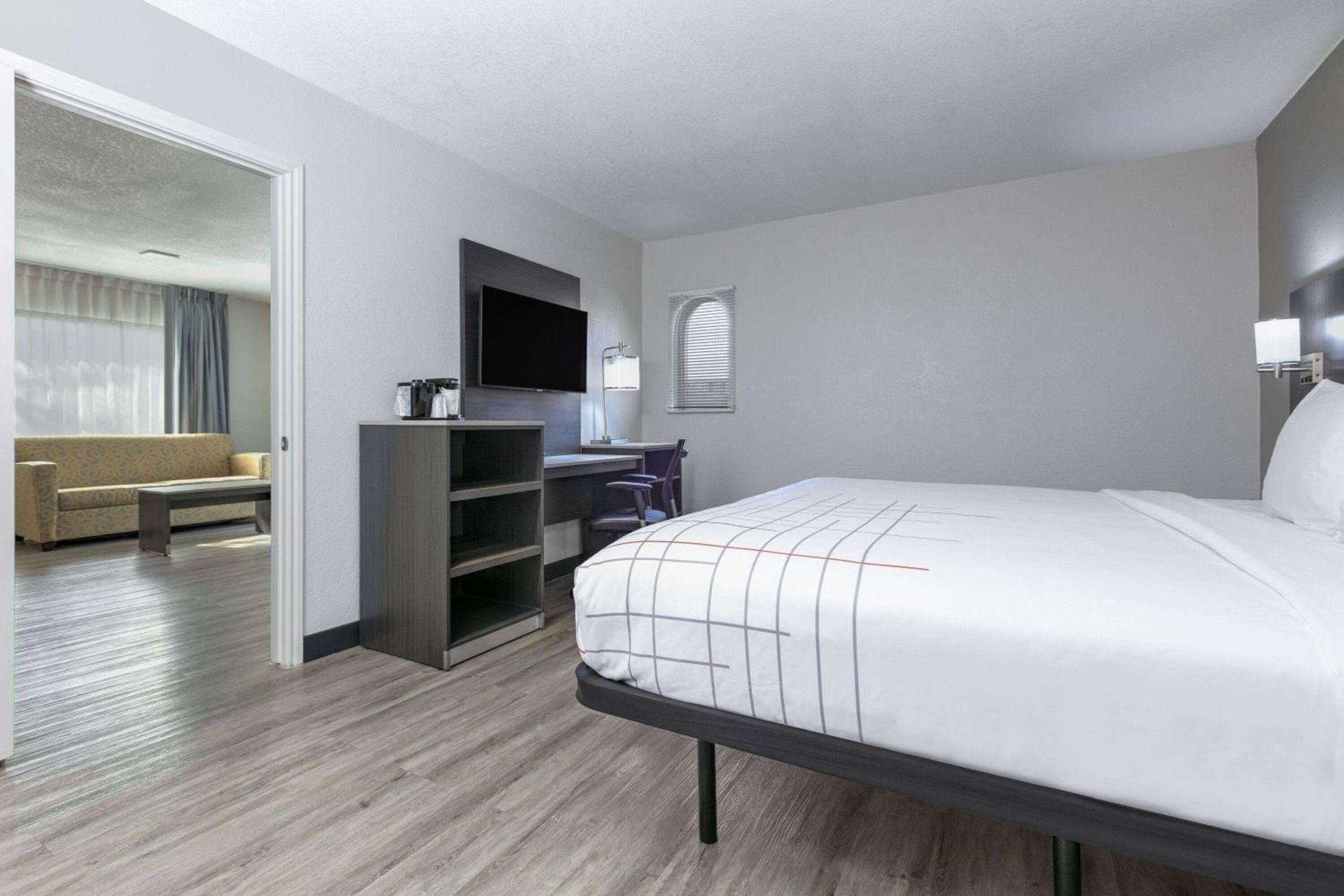 La Quinta Inn by Wyndham Dallas Uptown photo 7