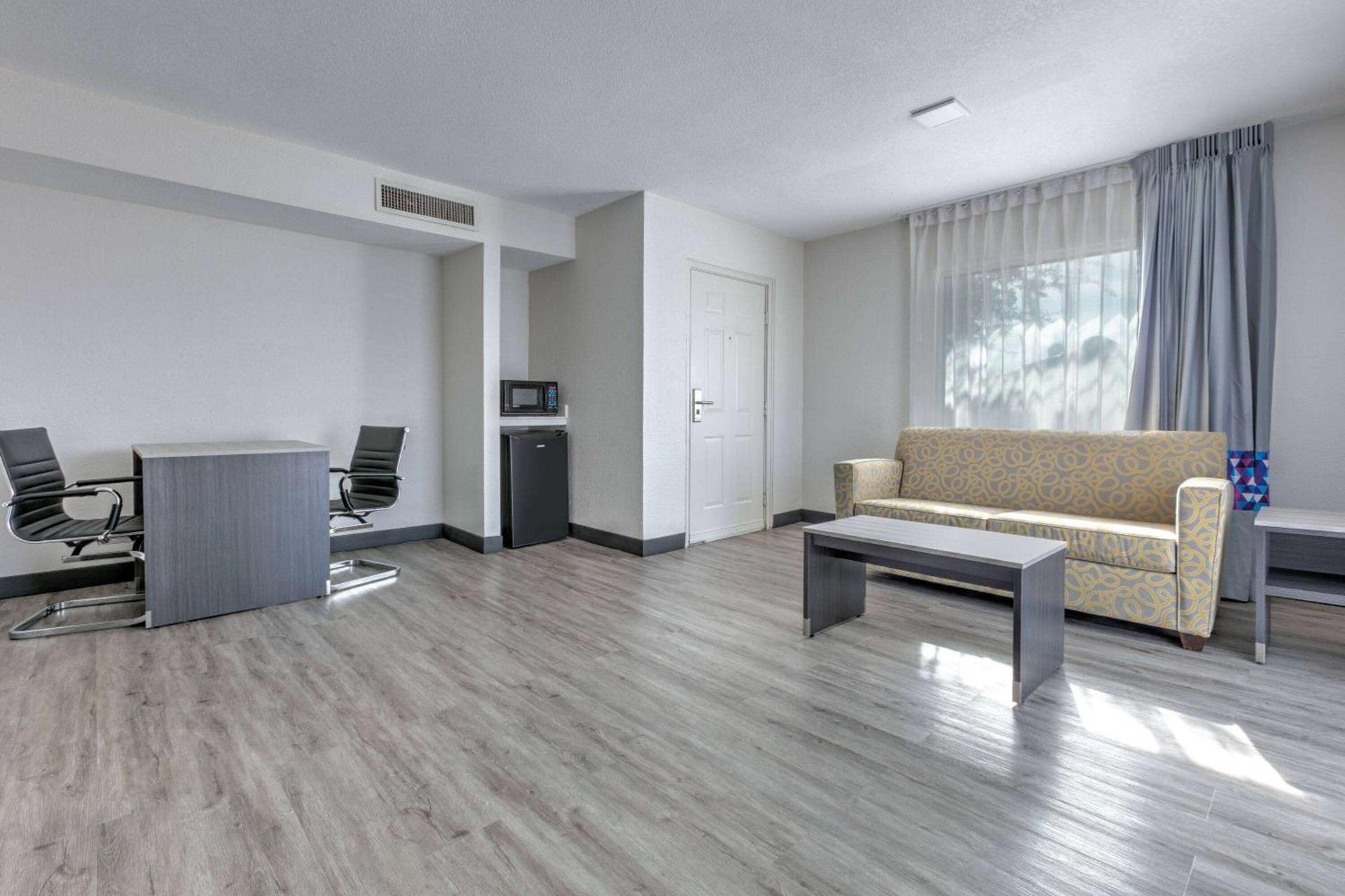 La Quinta Inn by Wyndham Dallas Uptown photo 14