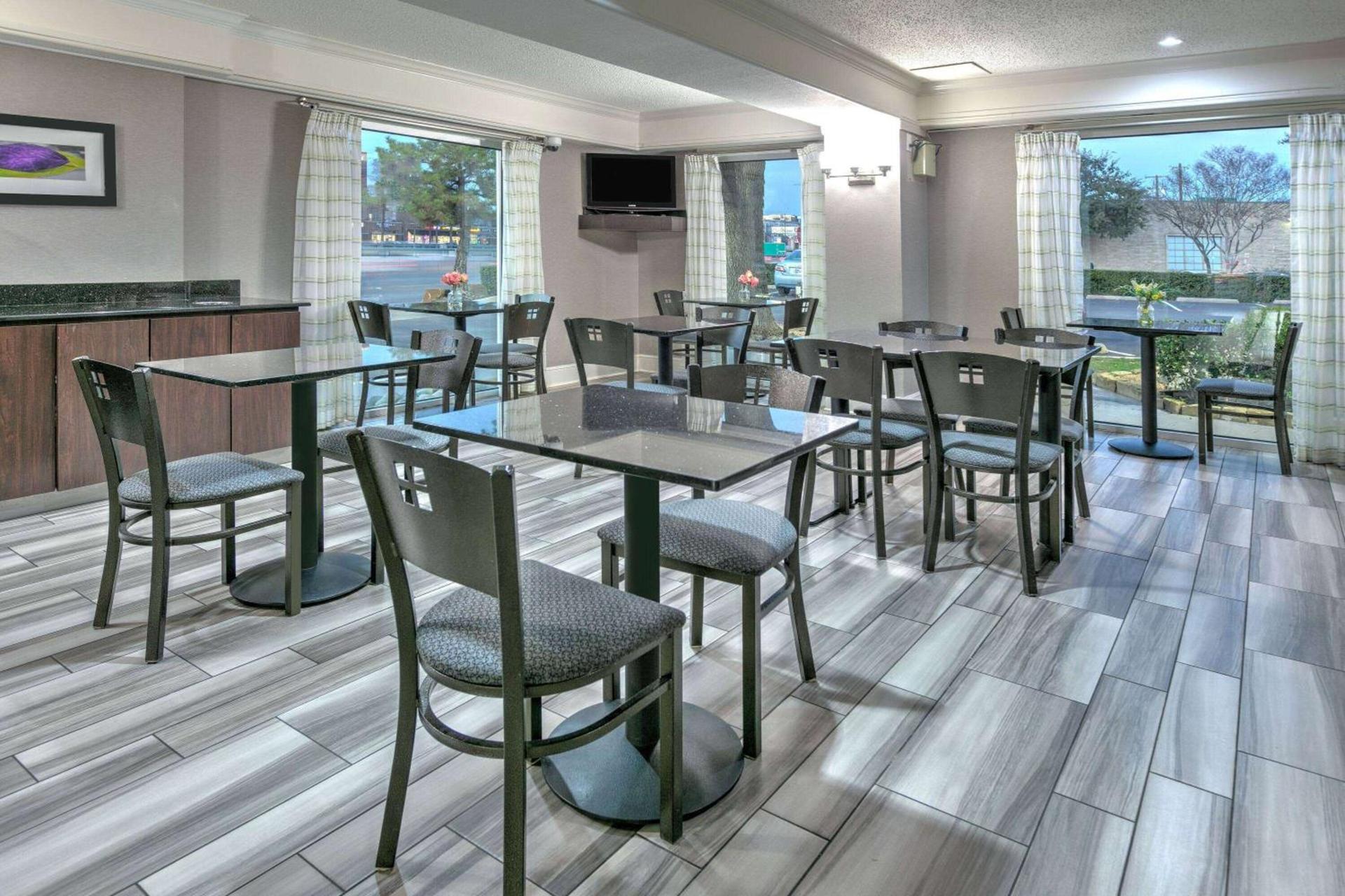 La Quinta Inn by Wyndham Dallas Uptown photo 90