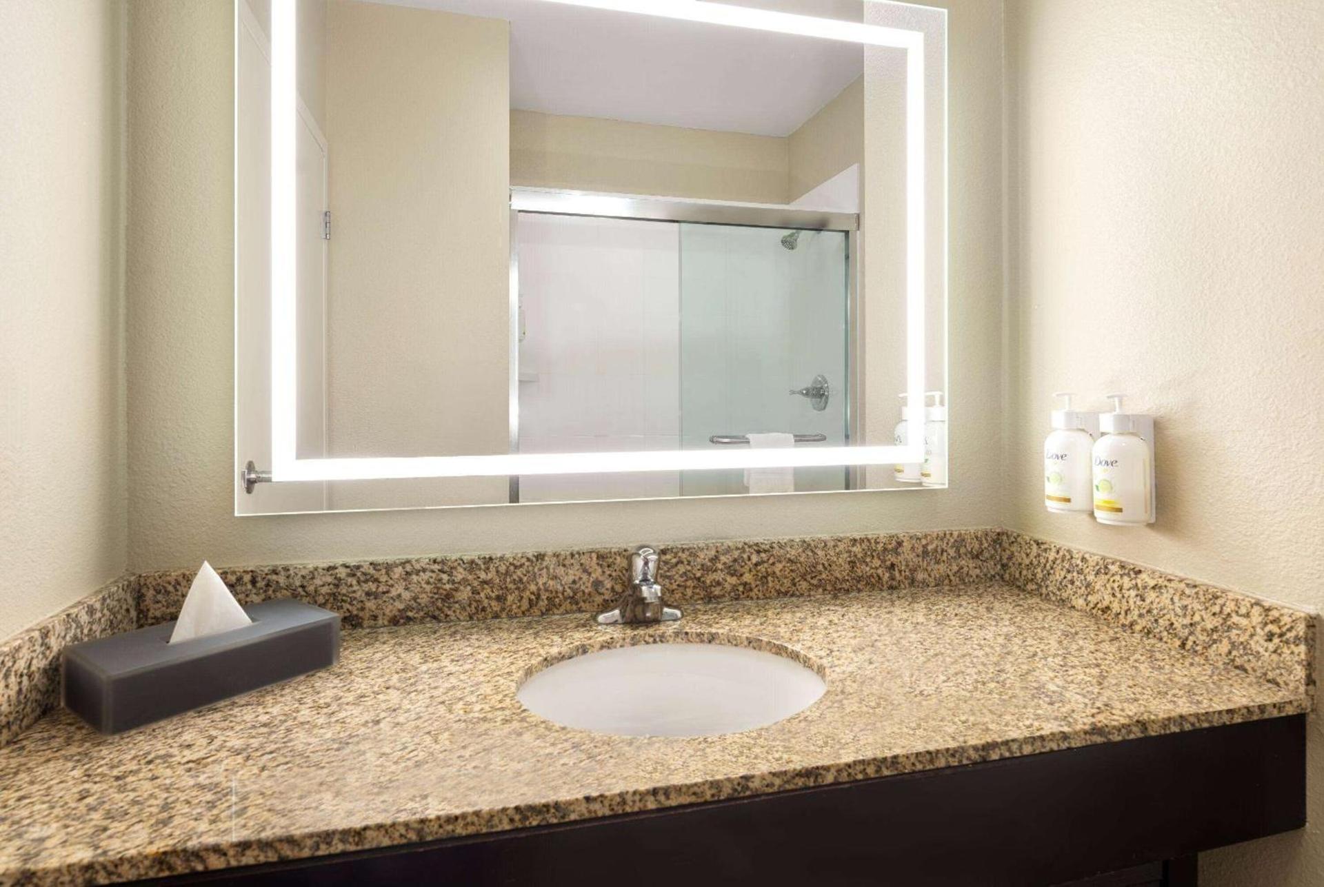 La Quinta by Wyndham Knoxville Airport photo 15