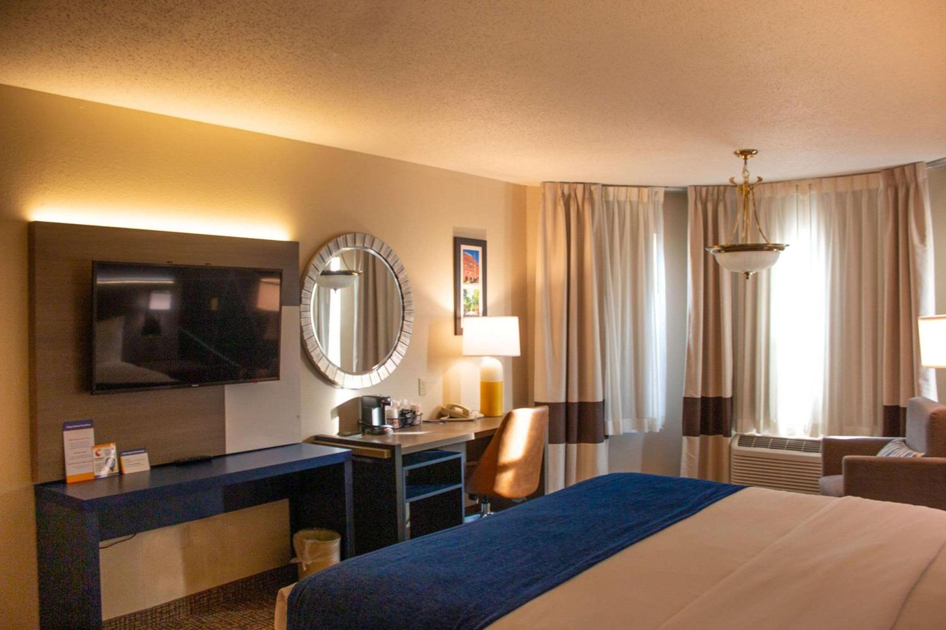 Comfort Inn & Suites Geneva- West Chicago photo 26