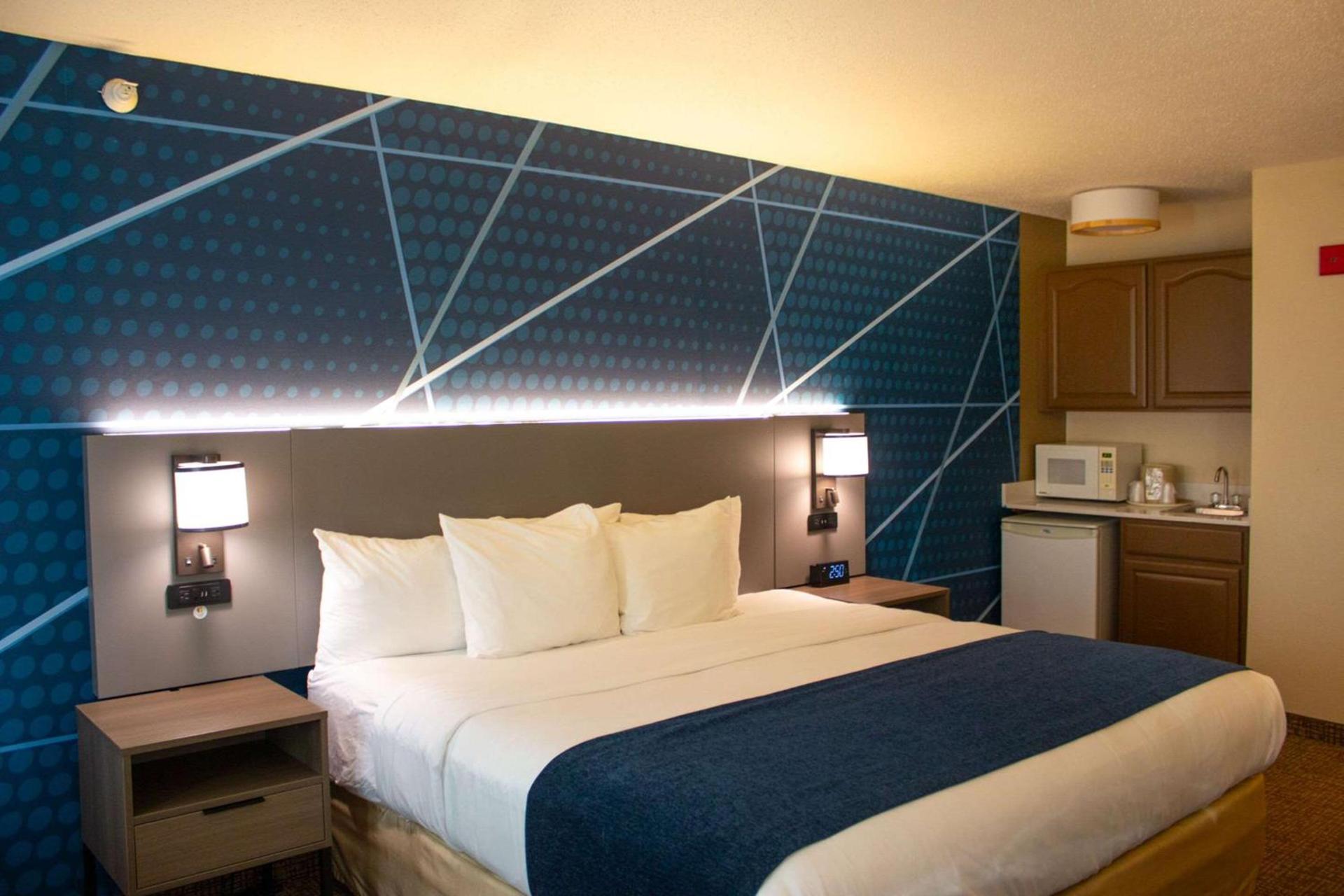 Comfort Inn & Suites Geneva- West Chicago photo 29