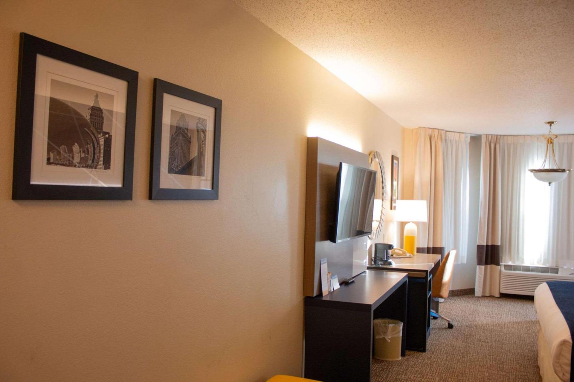 Comfort Inn & Suites Geneva- West Chicago photo 31