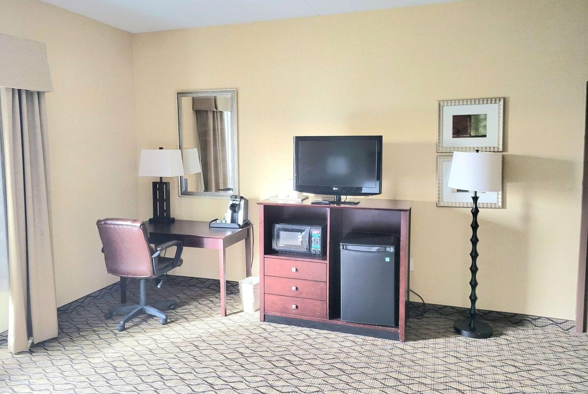 Wingate by Wyndham Kittanning photo 2