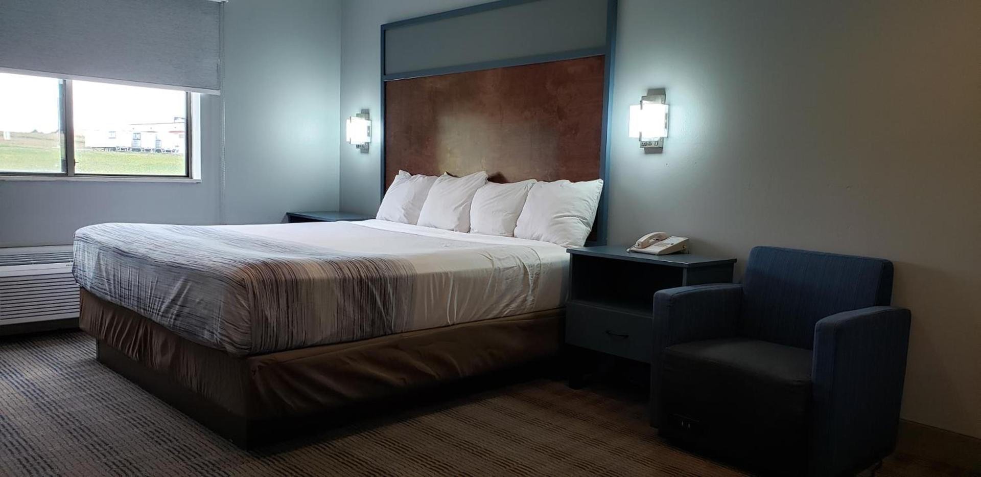 AmericInn by Wyndham Mauston photo 9