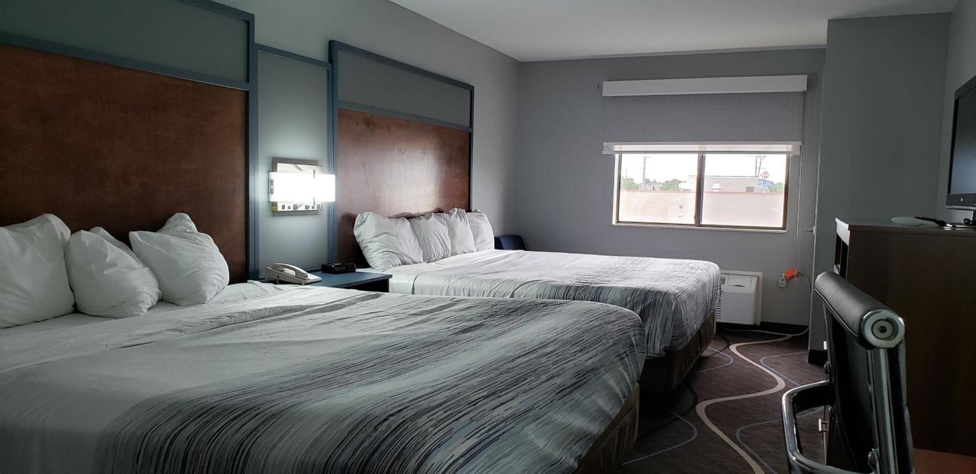 AmericInn by Wyndham Mauston photo 11