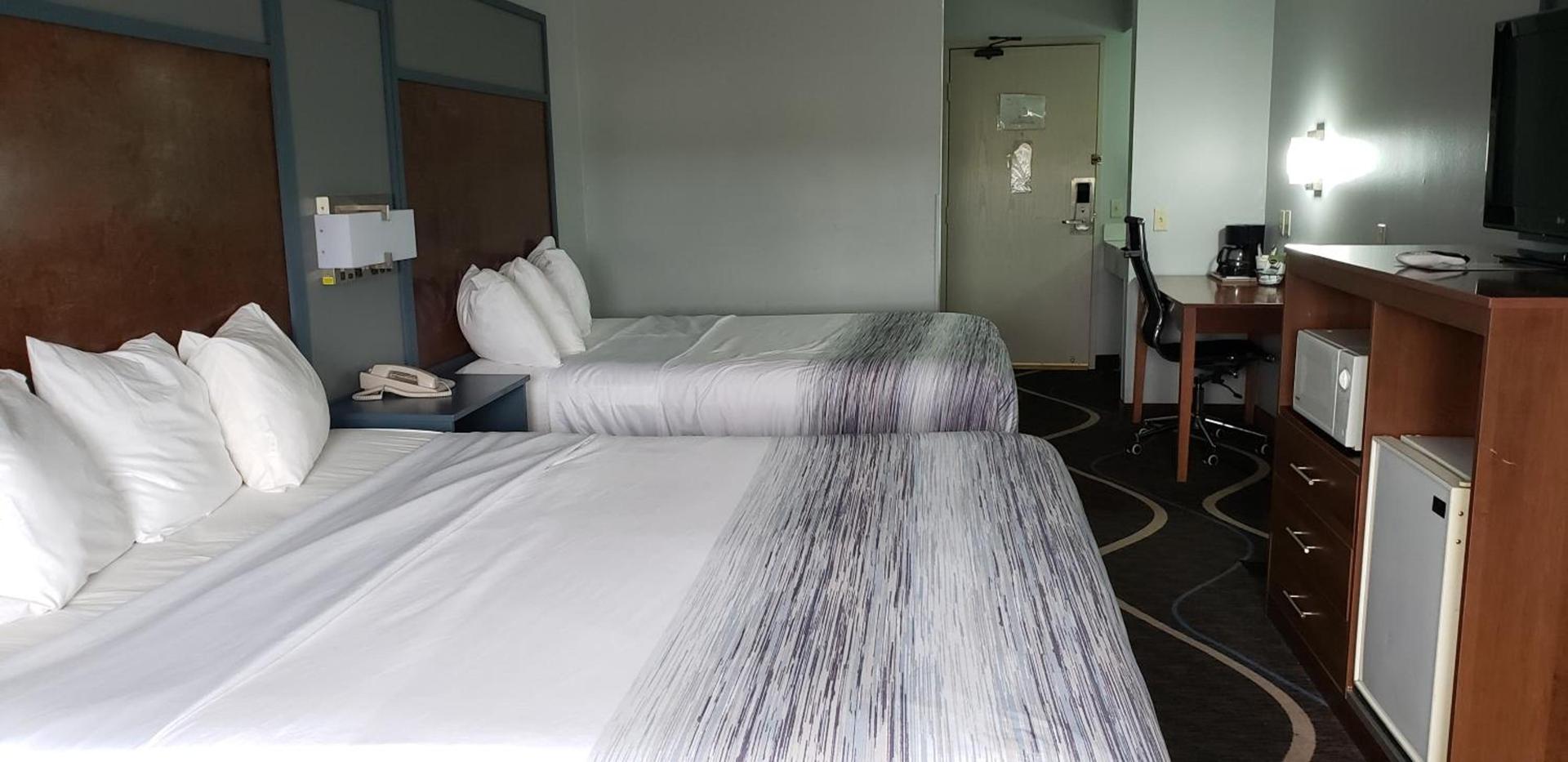 AmericInn by Wyndham Mauston photo 12