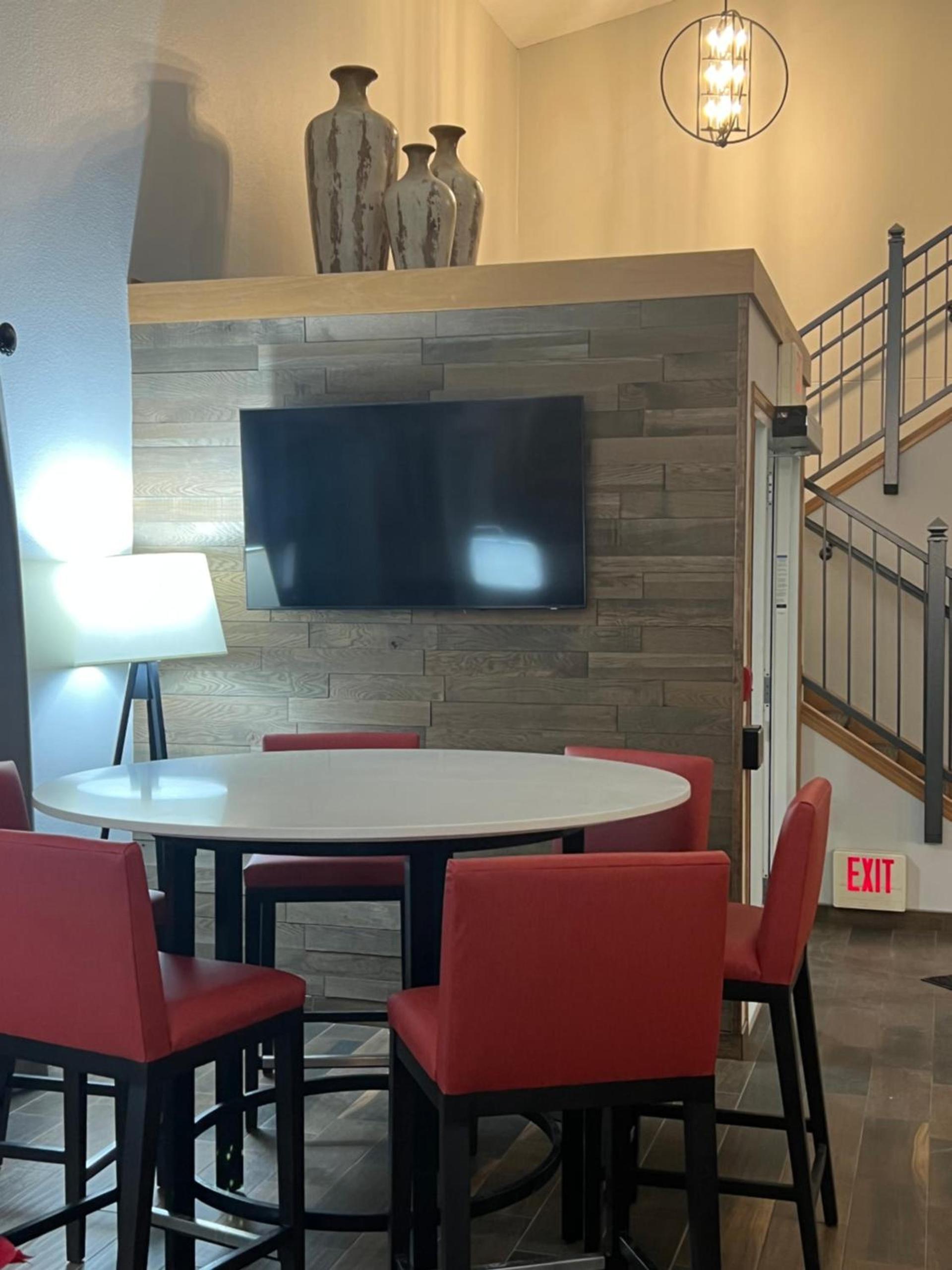 GrandStay Hotel & Suites photo 11