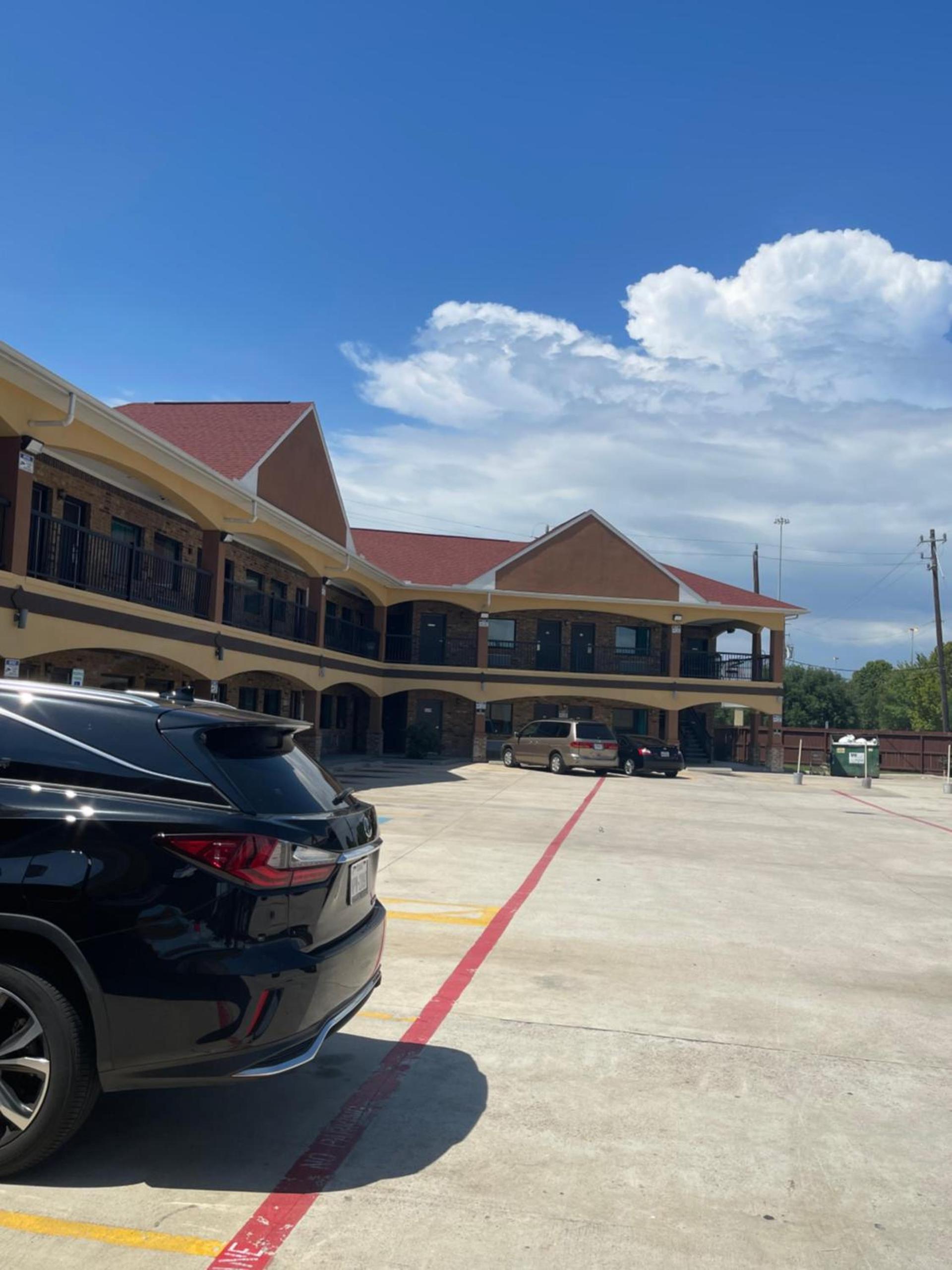 Regency Inn & Suites photo 2