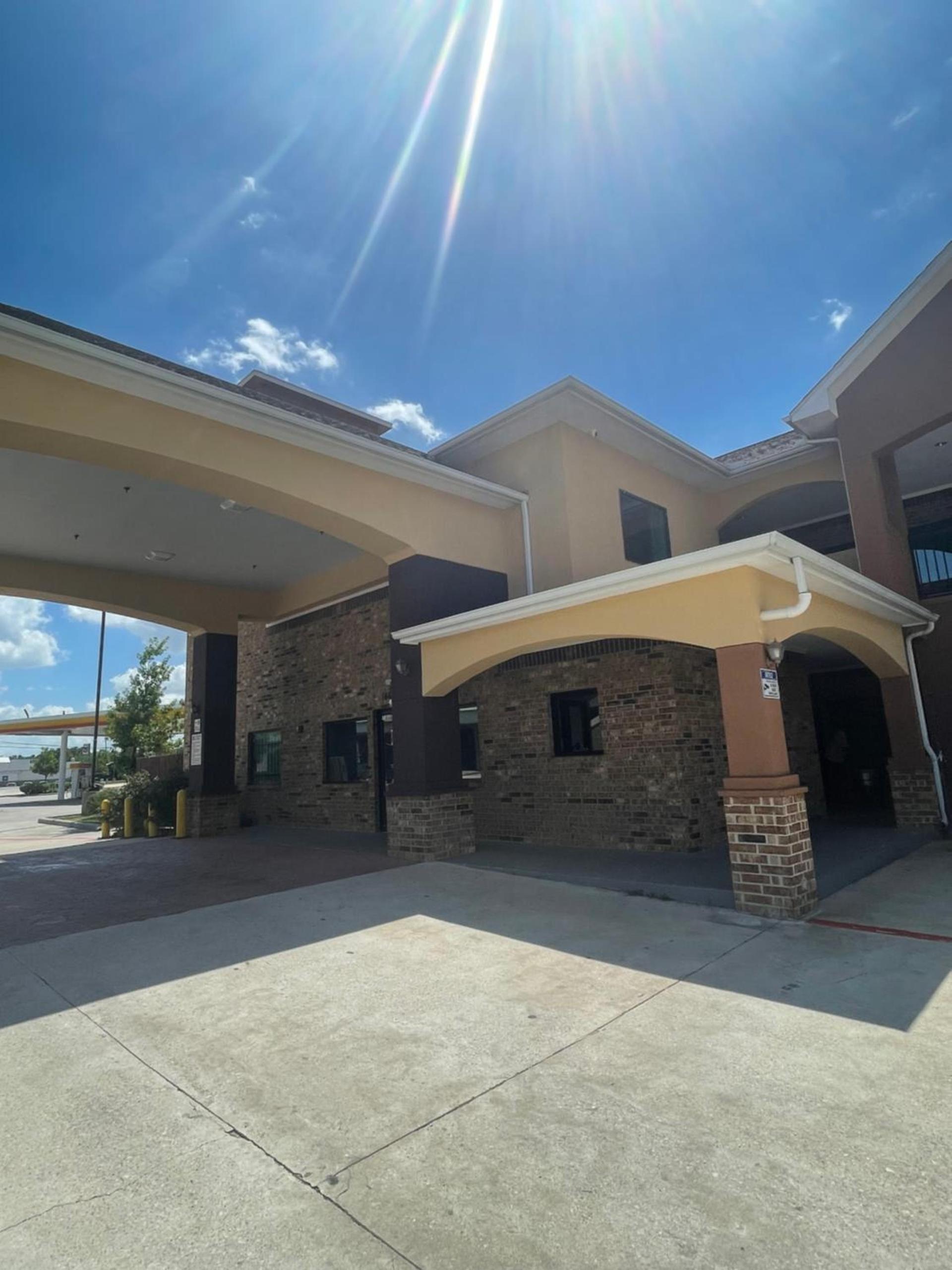 Regency Inn & Suites photo 3