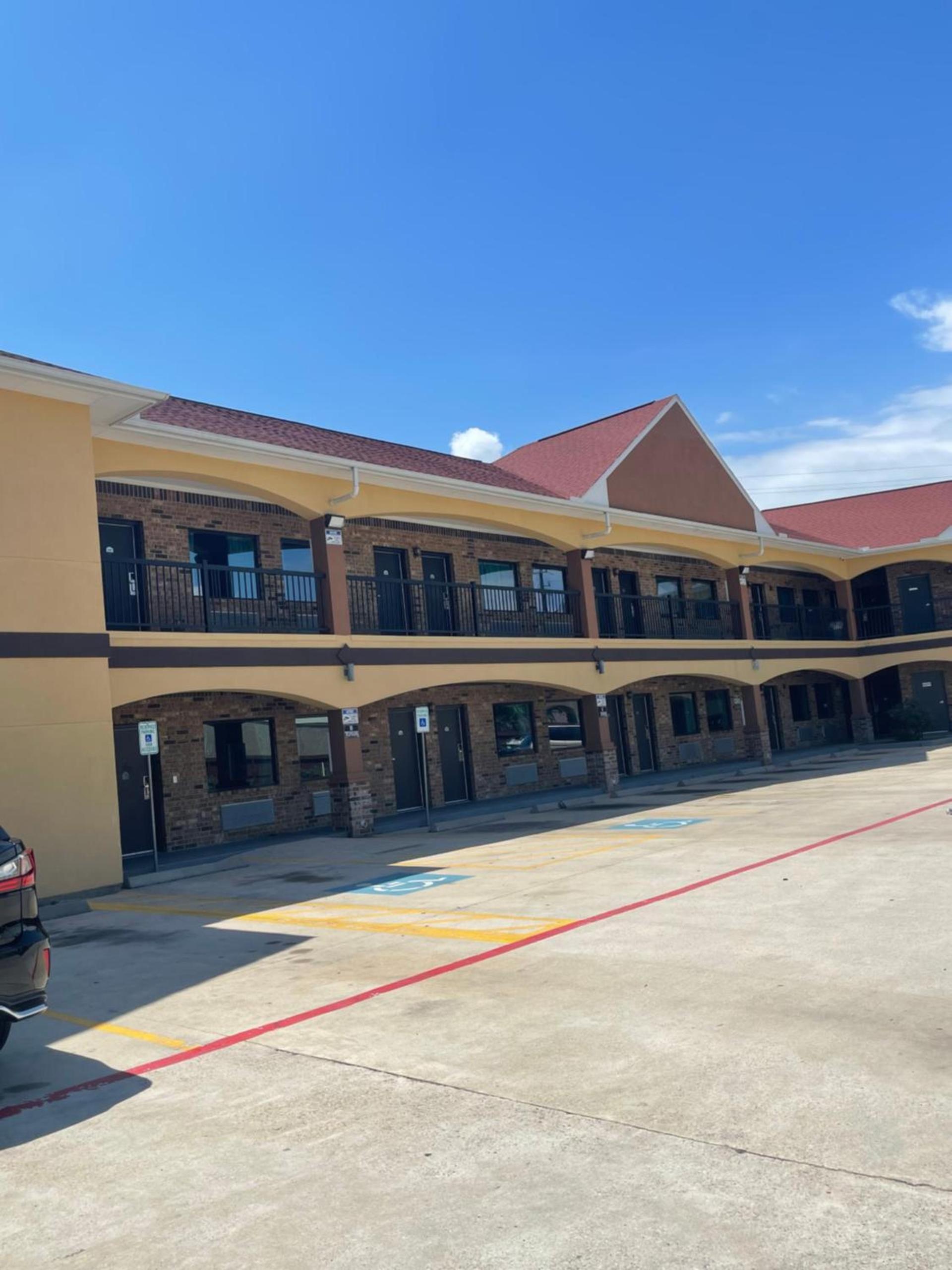 Regency Inn & Suites photo 4