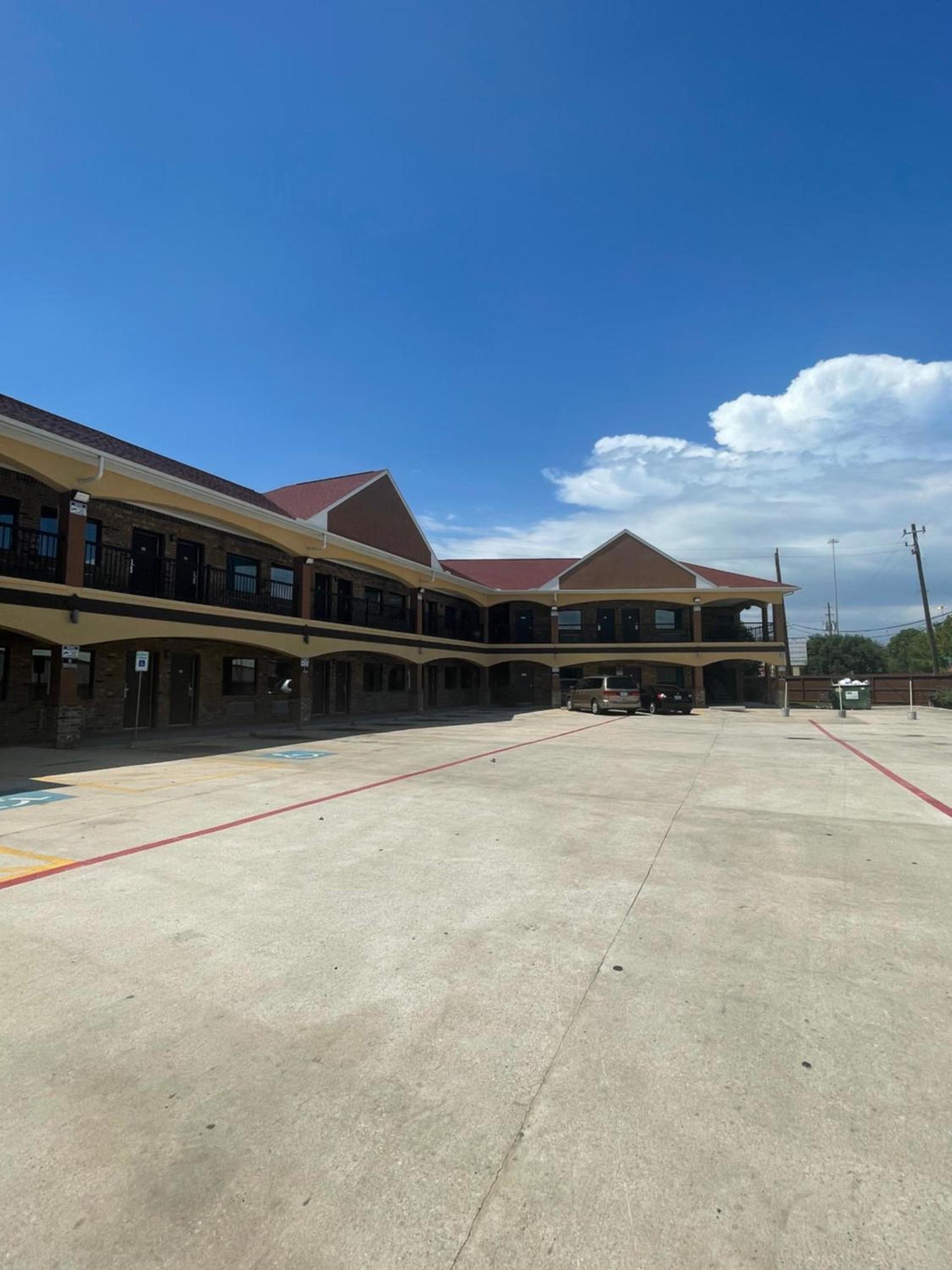 Regency Inn & Suites photo 5