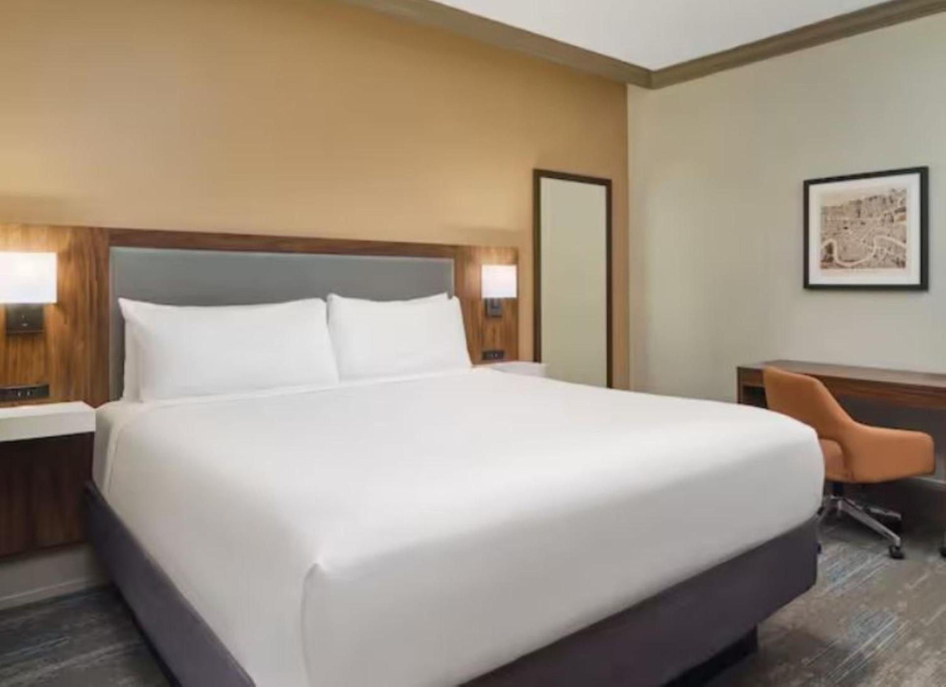 Hampton Inn & Suites New Orleans Canal St. French Quarter photo 57
