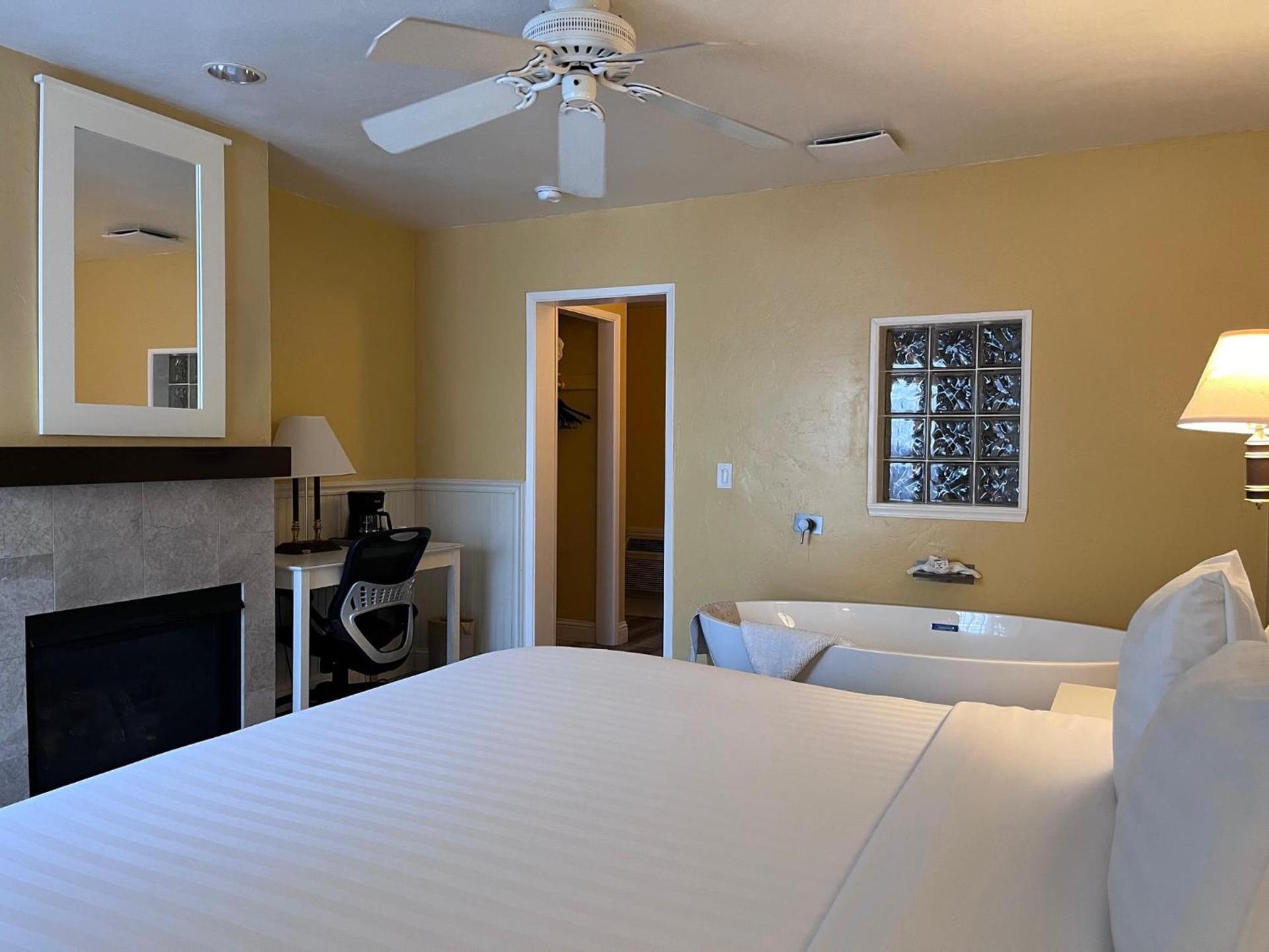 Monterey Bay Lodge photo 7