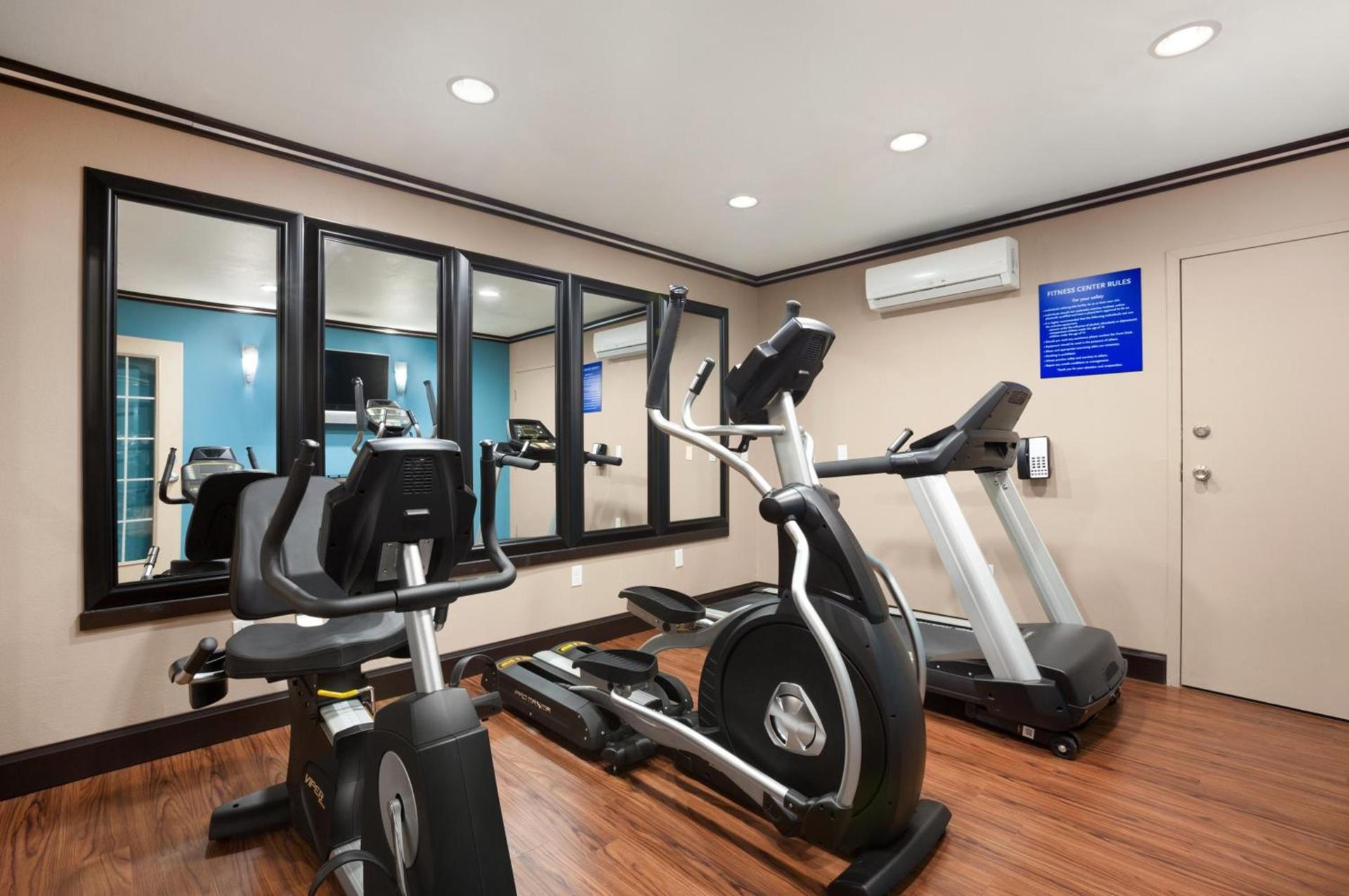Days Inn & Suites by Wyndham Conroe North photo 28
