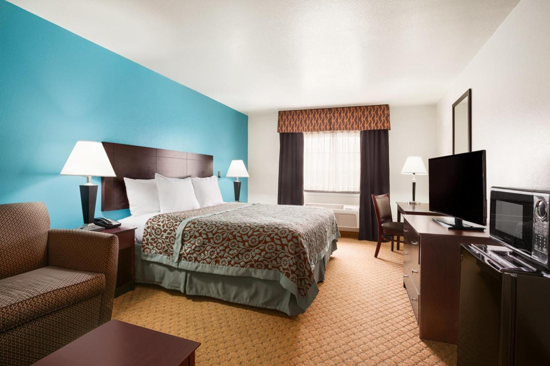 Days Inn & Suites by Wyndham Conroe North photo 23