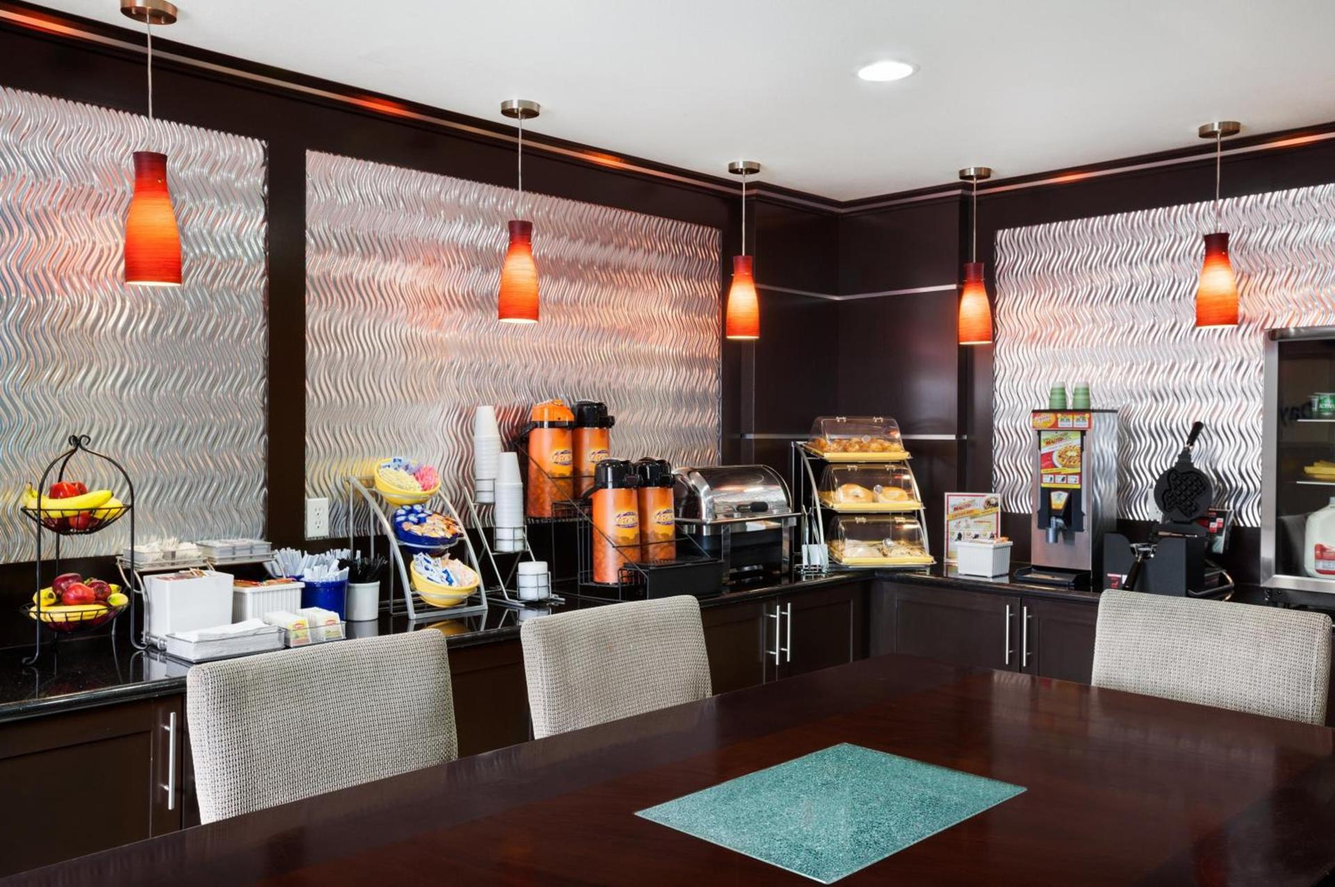 Days Inn & Suites by Wyndham Conroe North photo 27