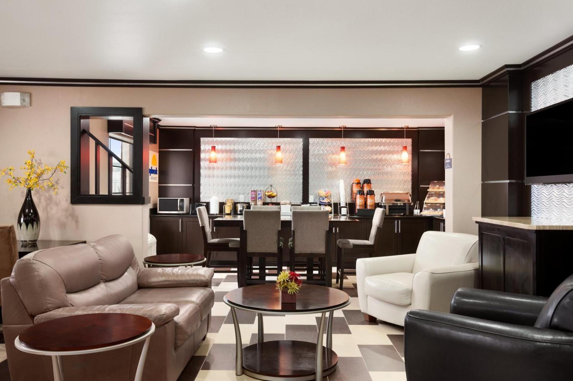 Days Inn & Suites by Wyndham Conroe North photo 32