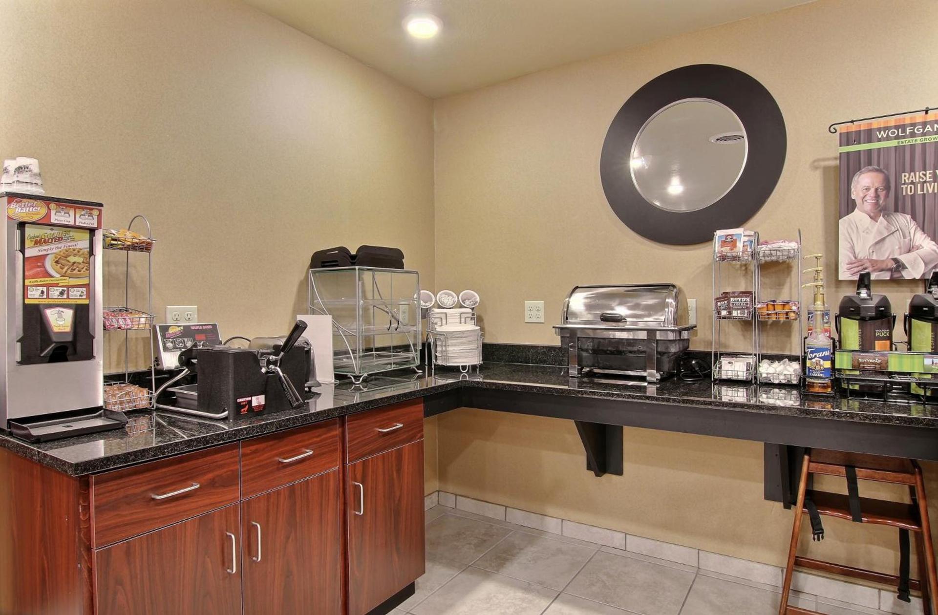 Cobblestone Inn & Suites - Linton photo 23