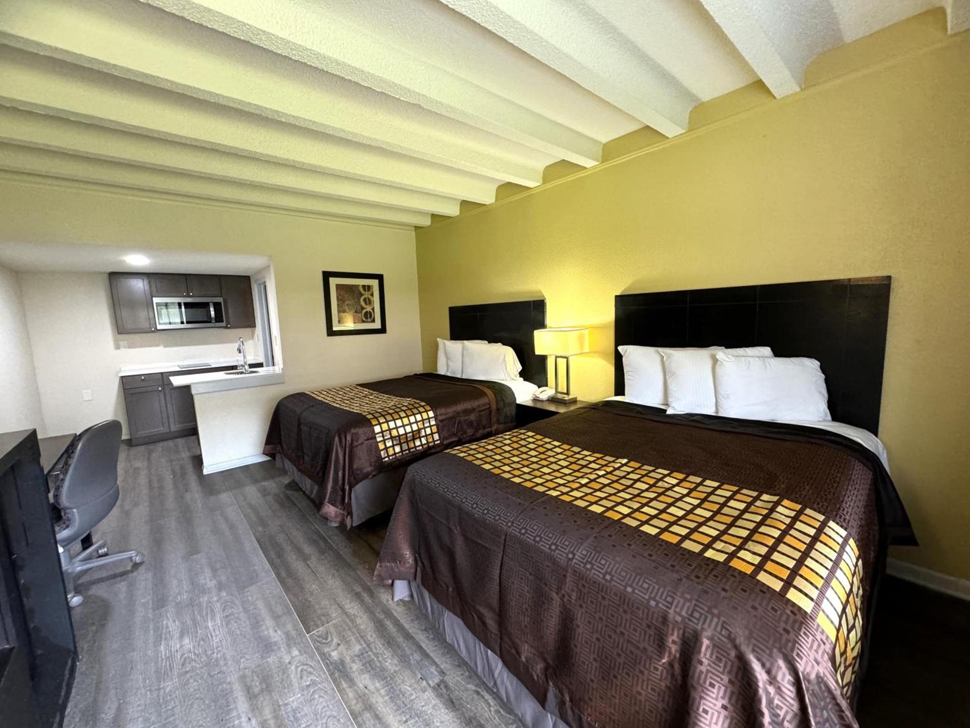 James River Inn & Suites photo 12