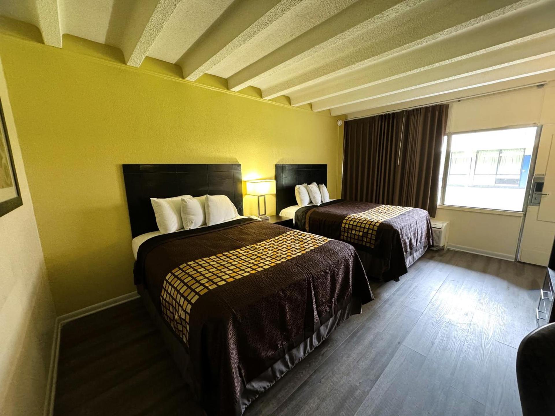 James River Inn & Suites photo 10