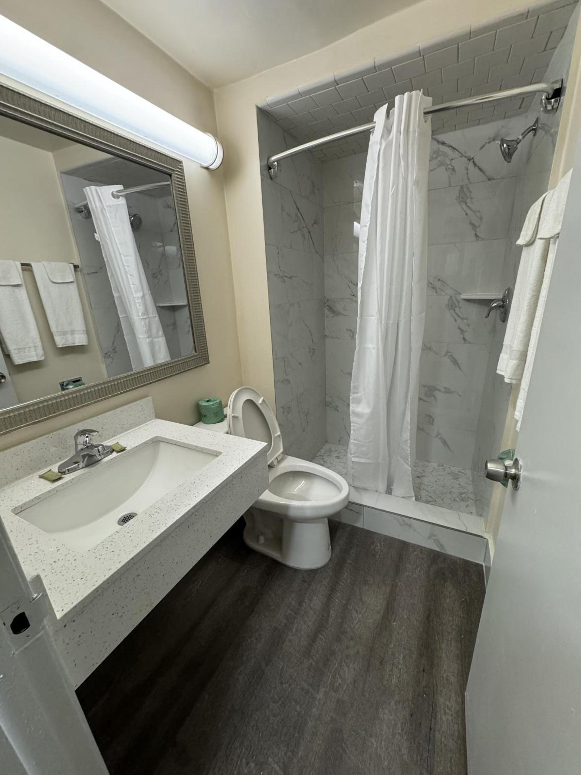 James River Inn & Suites photo 15