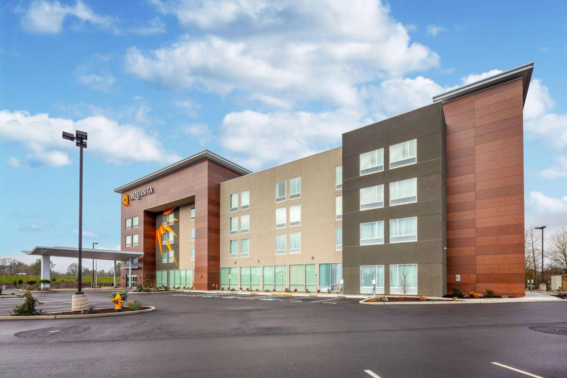 La Quinta Inn & Suites by Wyndham Centralia photo 5