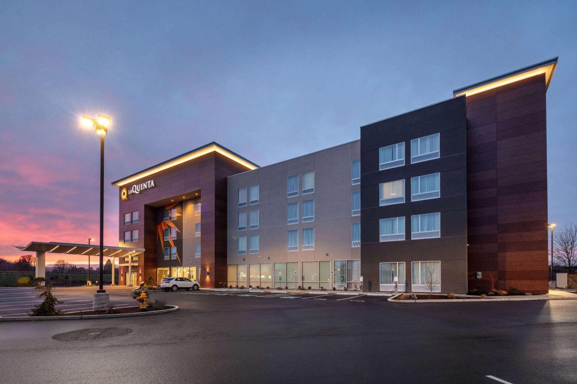 La Quinta Inn & Suites by Wyndham Centralia photo 8