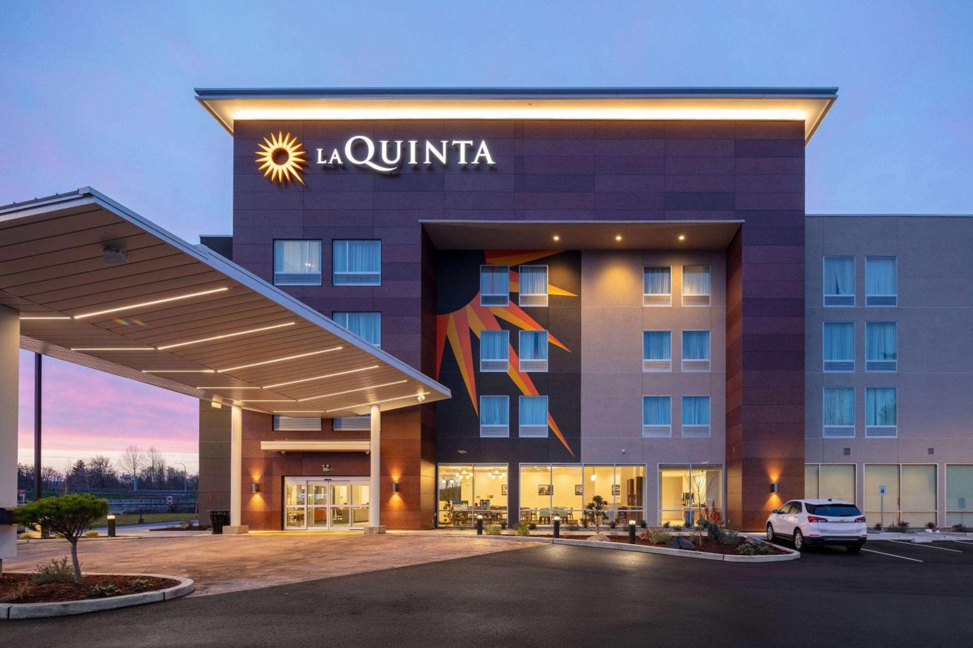 La Quinta Inn & Suites by Wyndham Centralia photo 9