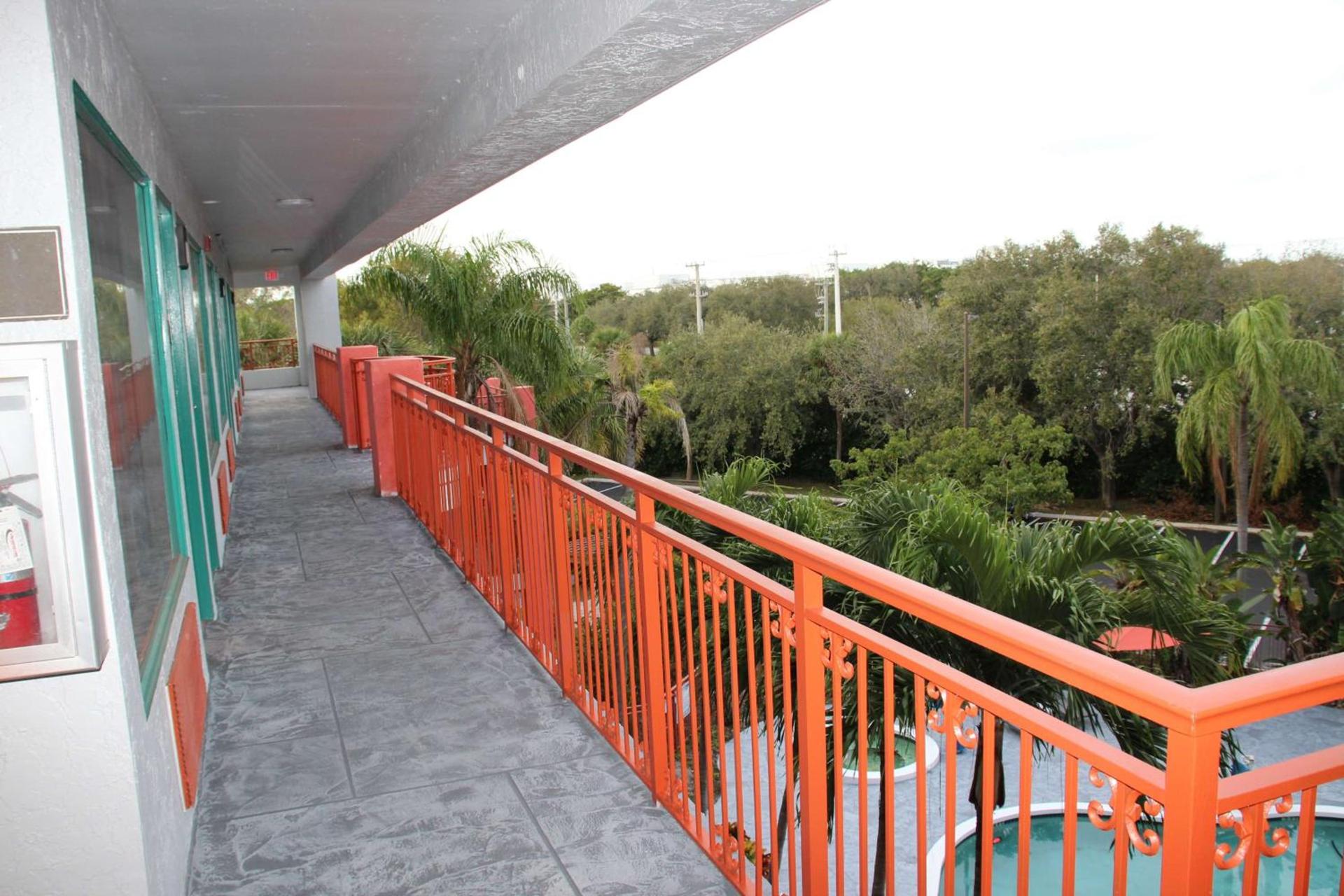 Boca Suites Deerfield Beach; SureStay Collection by BW photo 6