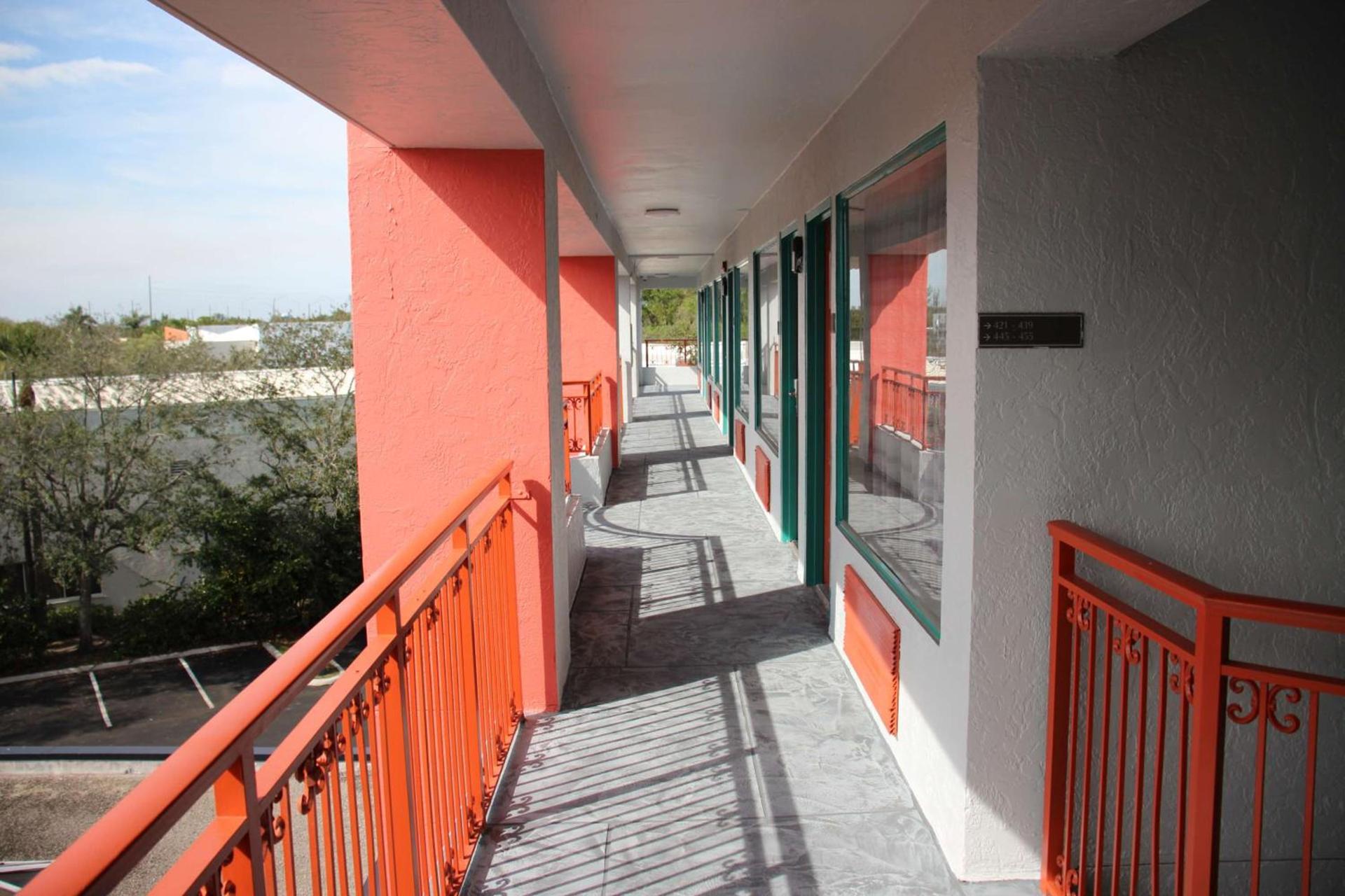 Boca Suites Deerfield Beach; SureStay Collection by BW photo 11