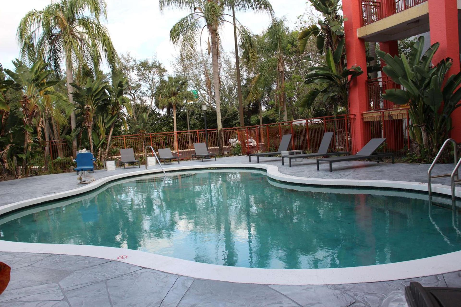 Boca Suites Deerfield Beach; SureStay Collection by BW photo 2