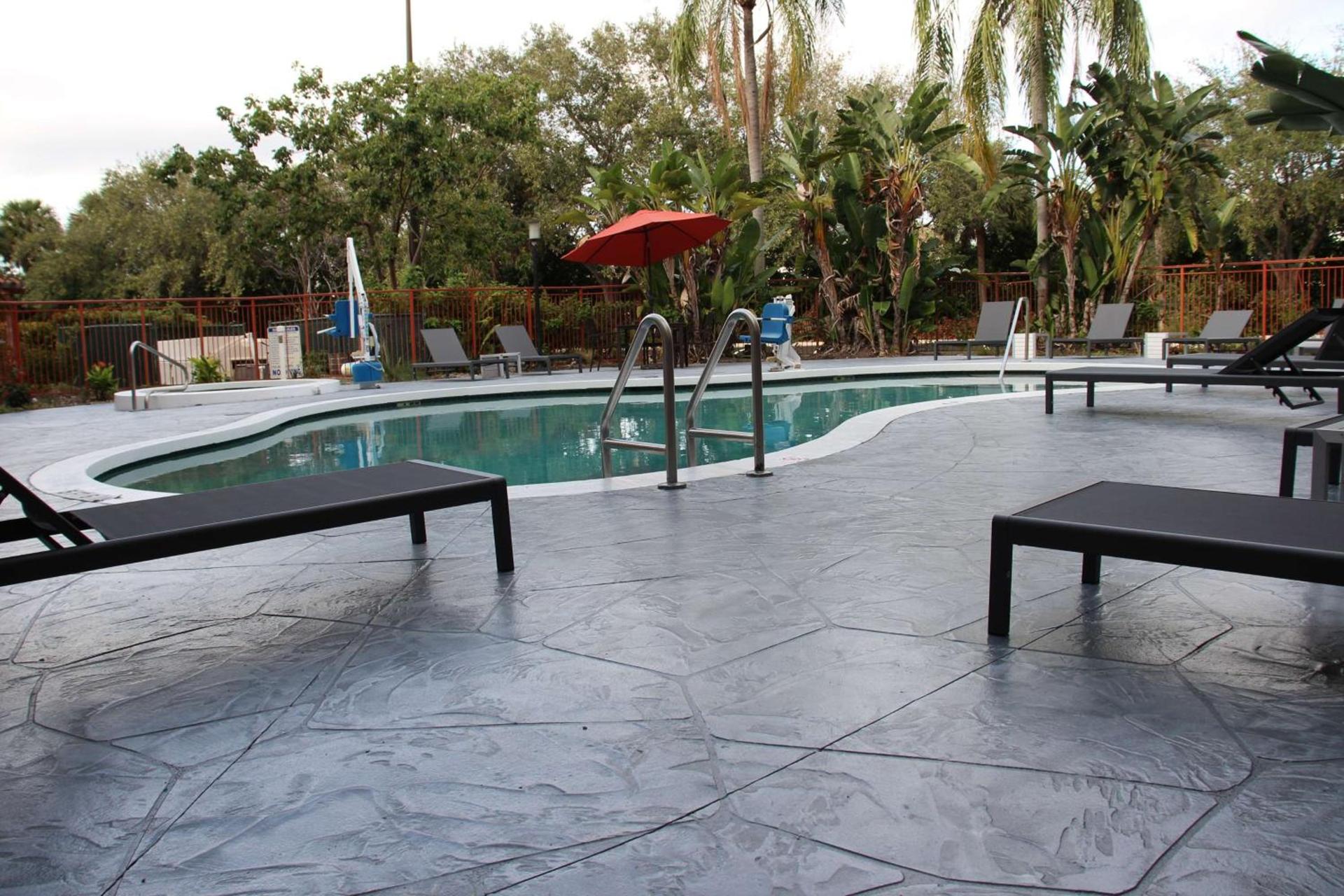 Boca Suites Deerfield Beach; SureStay Collection by BW photo 9